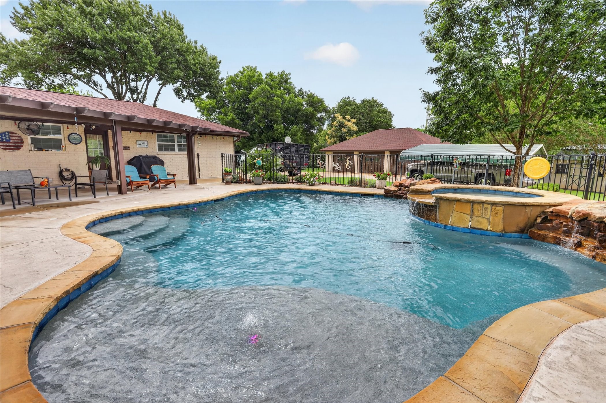 105 Elm Drive Oak Leaf TX 75154