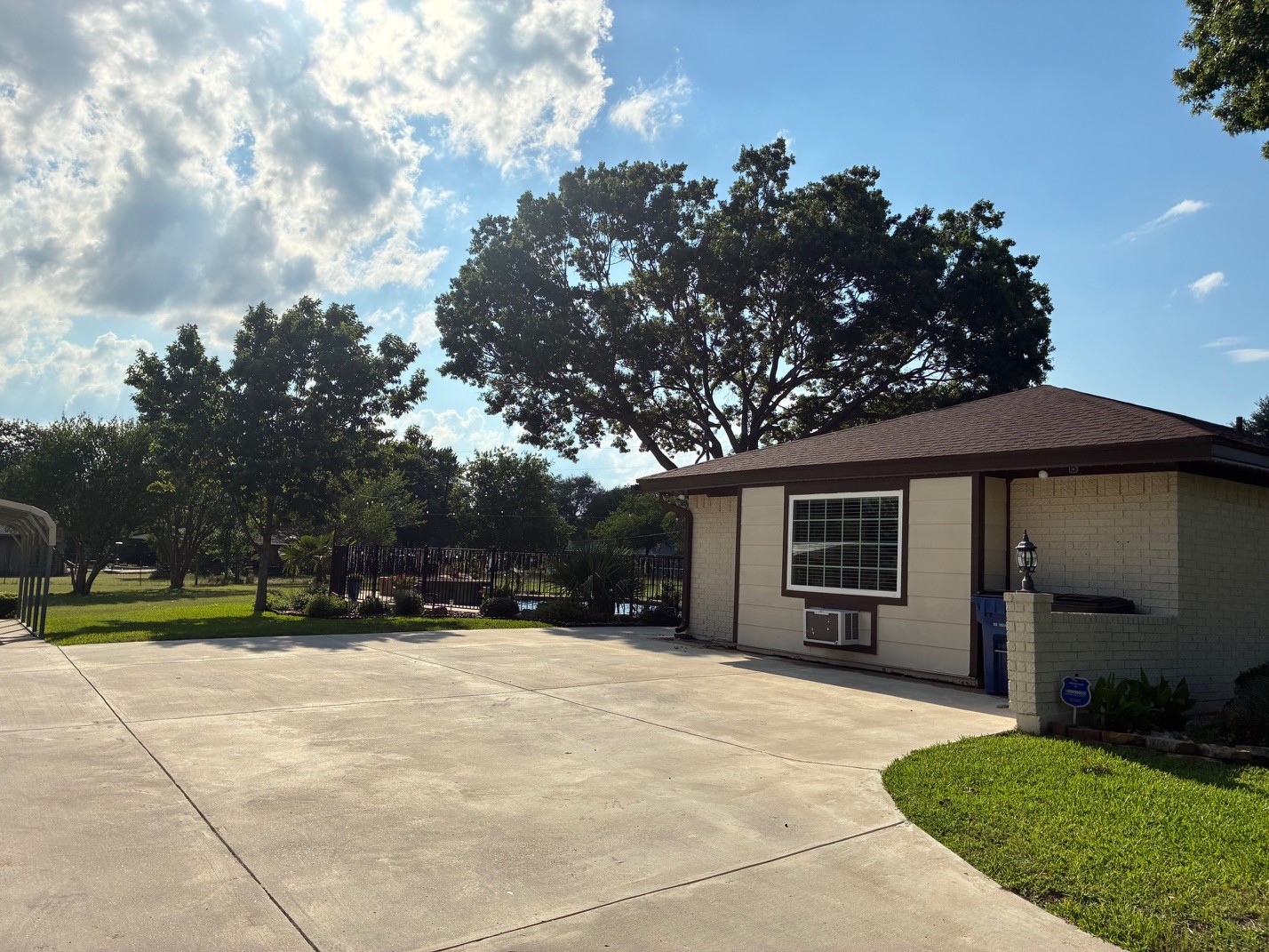 105 Elm Drive Oak Leaf TX 75154