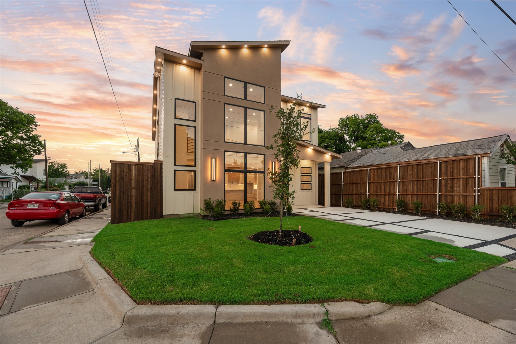 1527 Dennison Street Dallas TX 75212