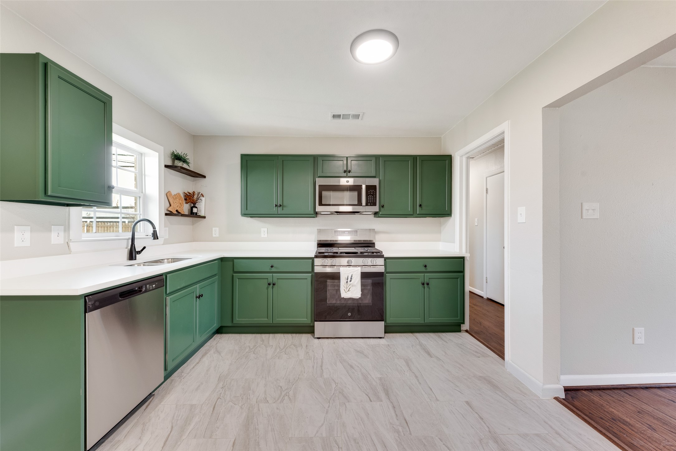 1502 Betsy Lane Irving TX 75061
