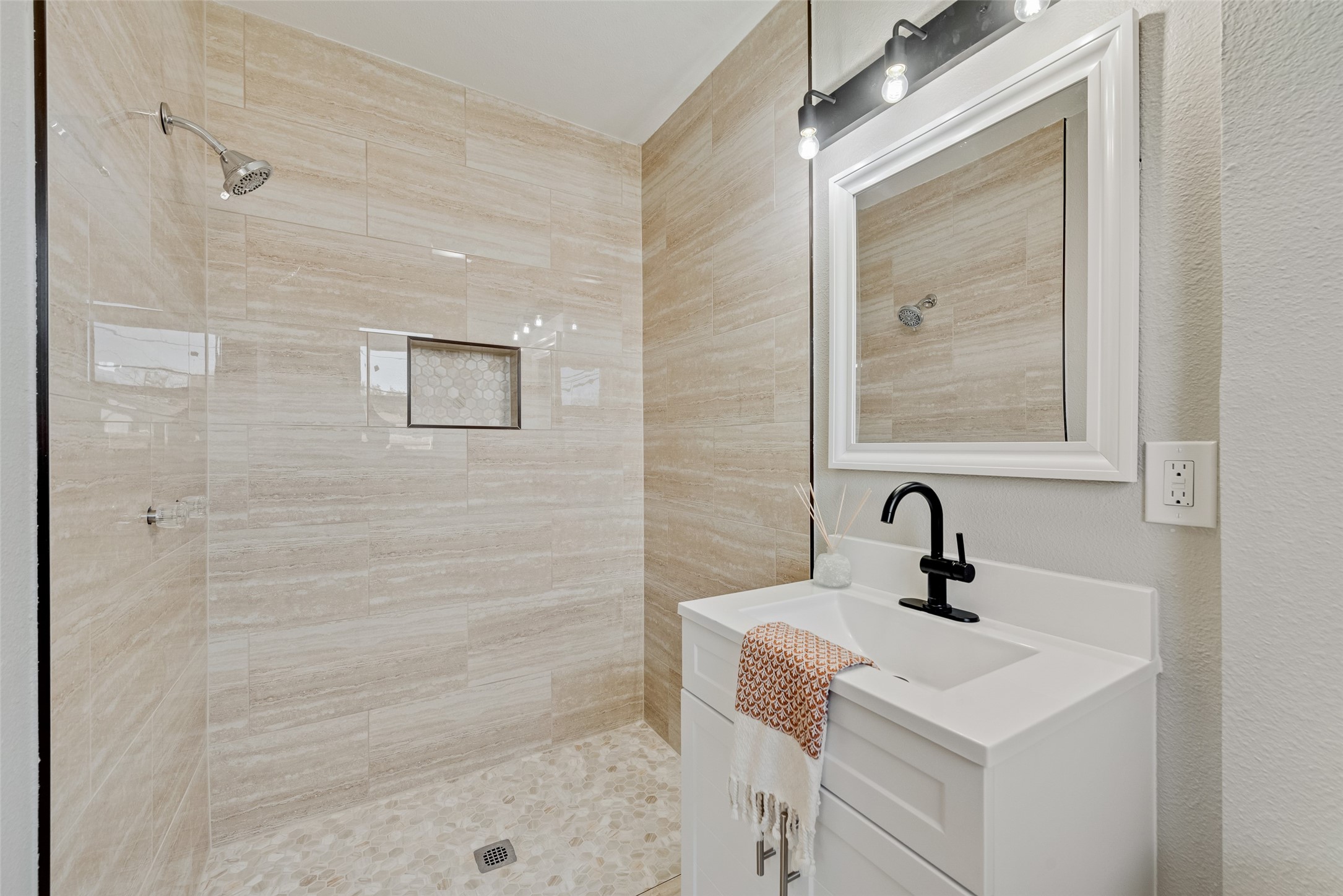 1502 Betsy Lane Irving TX 75061
