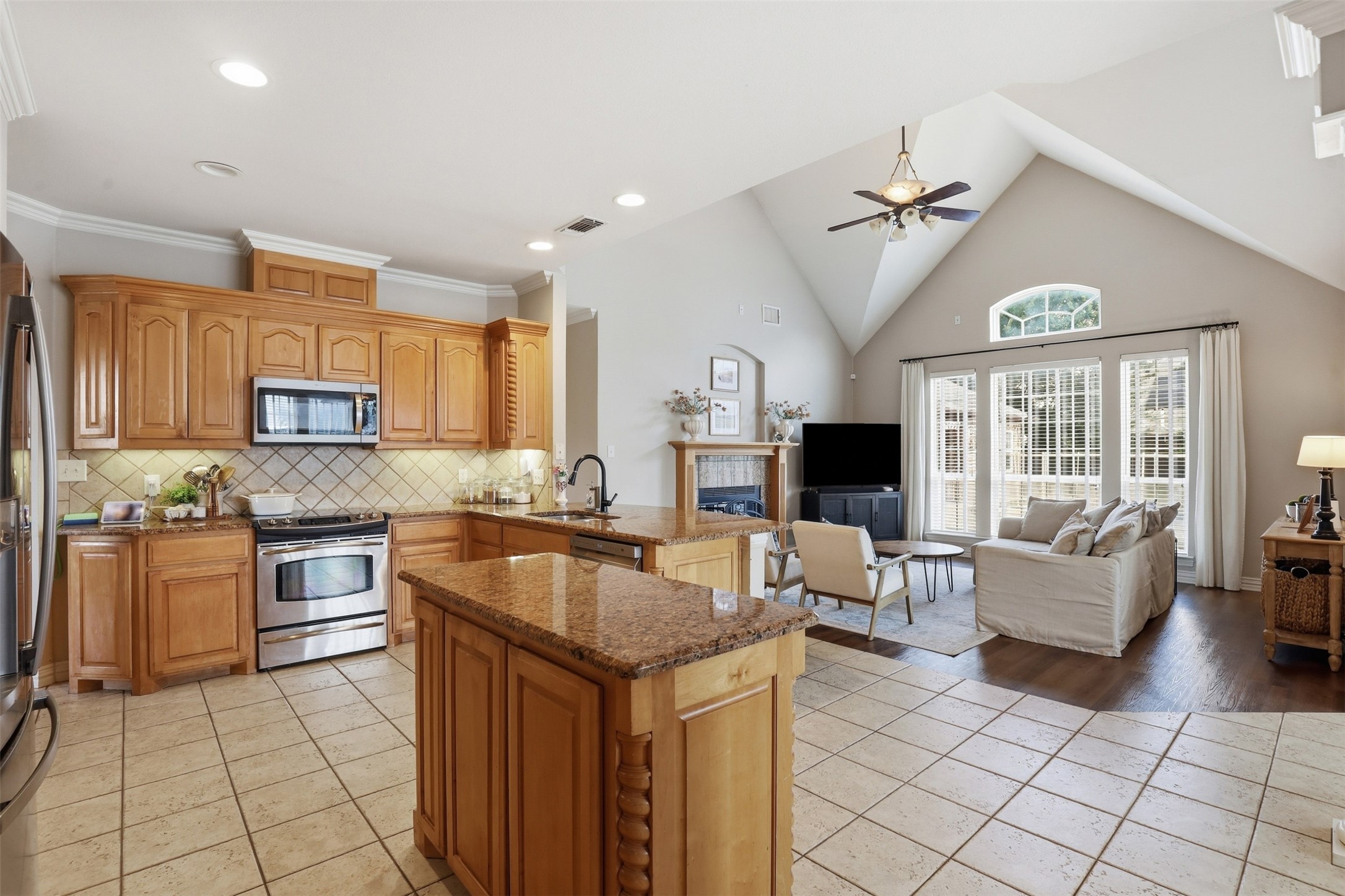 109 Palomino Shady Shores TX 76208
