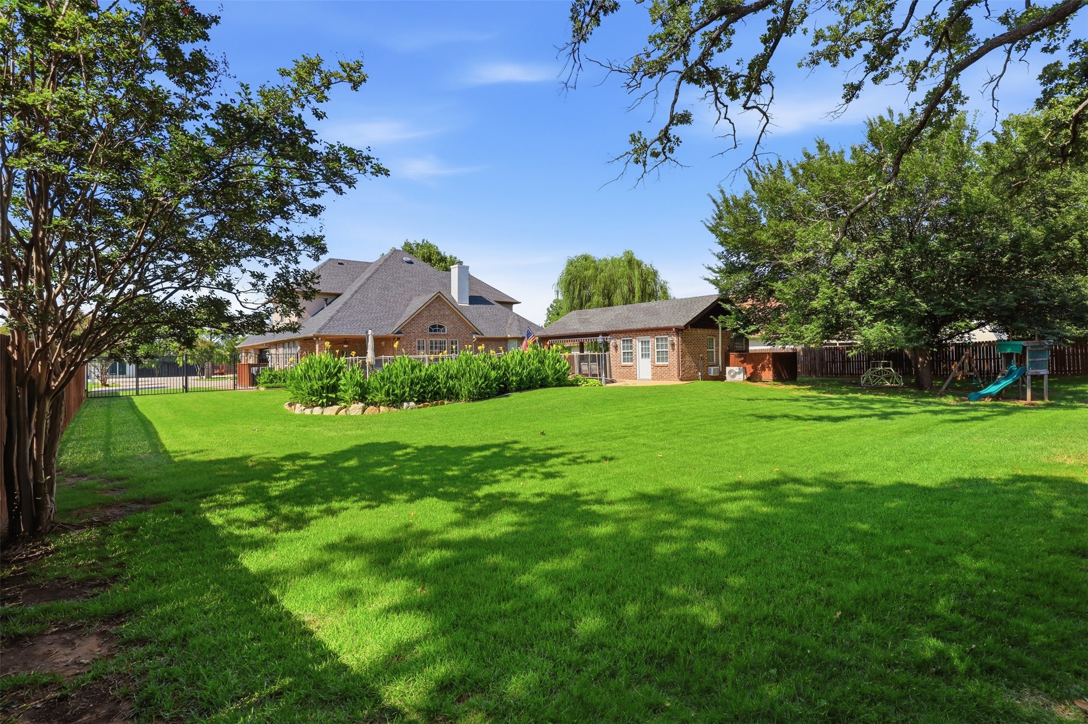 109 Palomino Shady Shores TX 76208