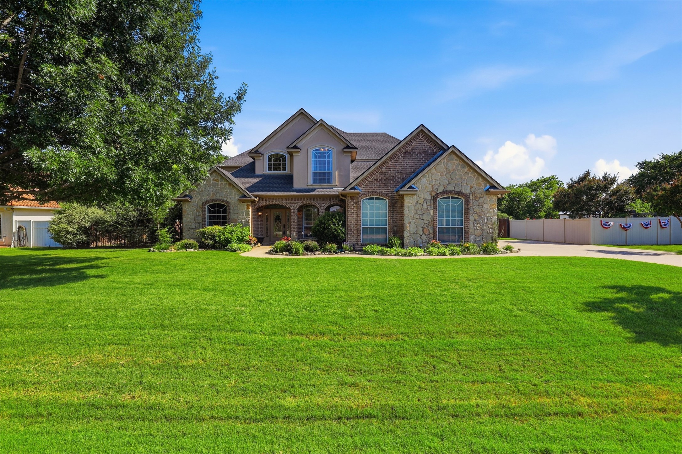 109 Palomino Shady Shores TX 76208