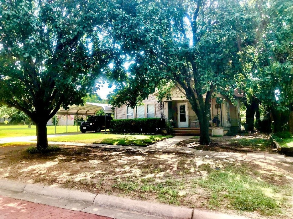 203 S Ammerman Avenue Eastland TX 76448