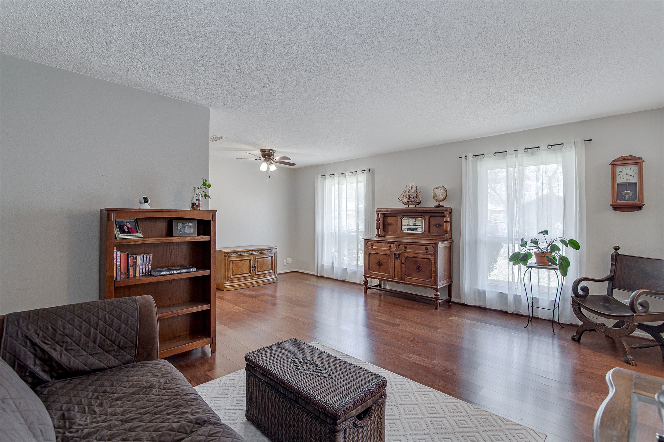 1910 New Castle Court Arlington TX 76013
