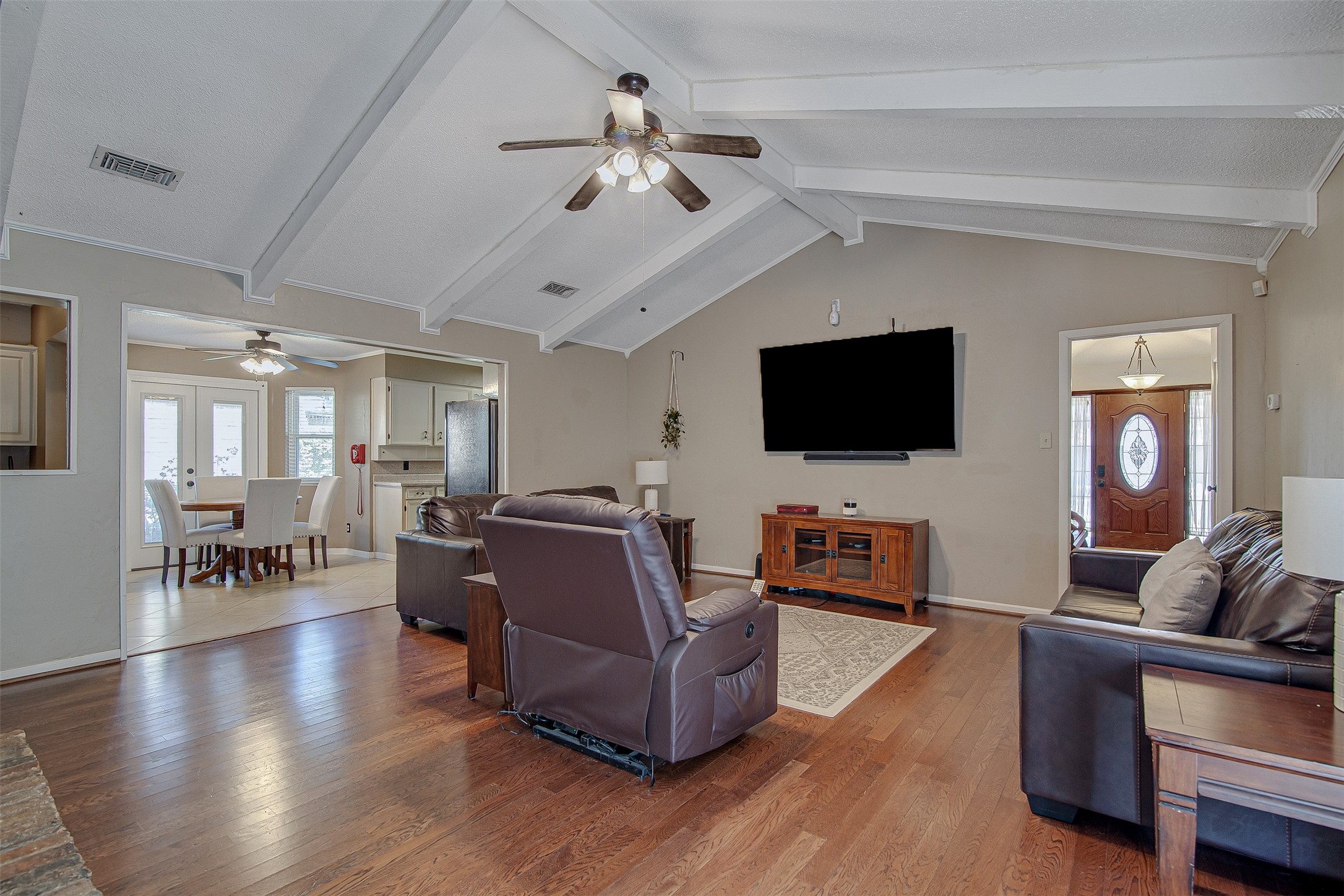 1910 New Castle Court Arlington TX 76013