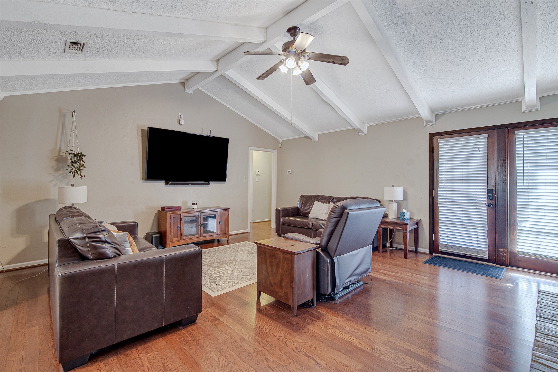 1910 New Castle Court Arlington TX 76013
