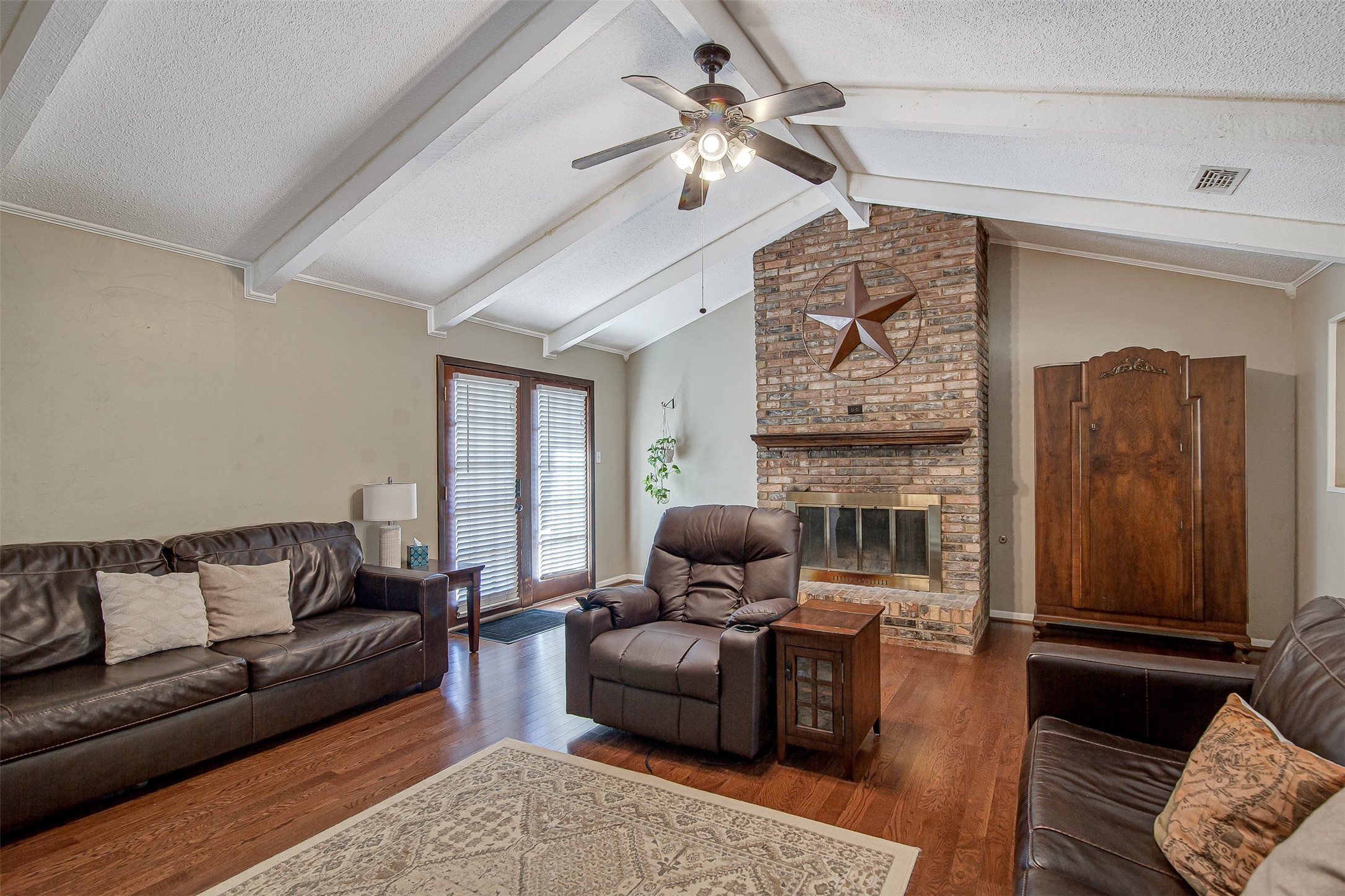 1910 New Castle Court Arlington TX 76013