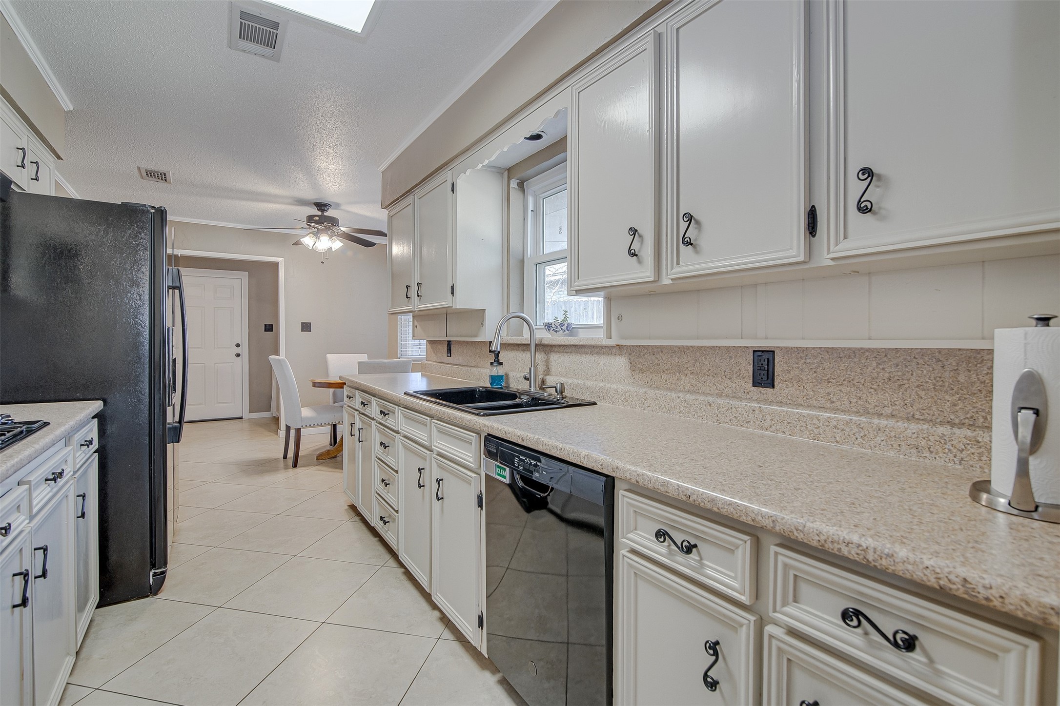1910 New Castle Court Arlington TX 76013