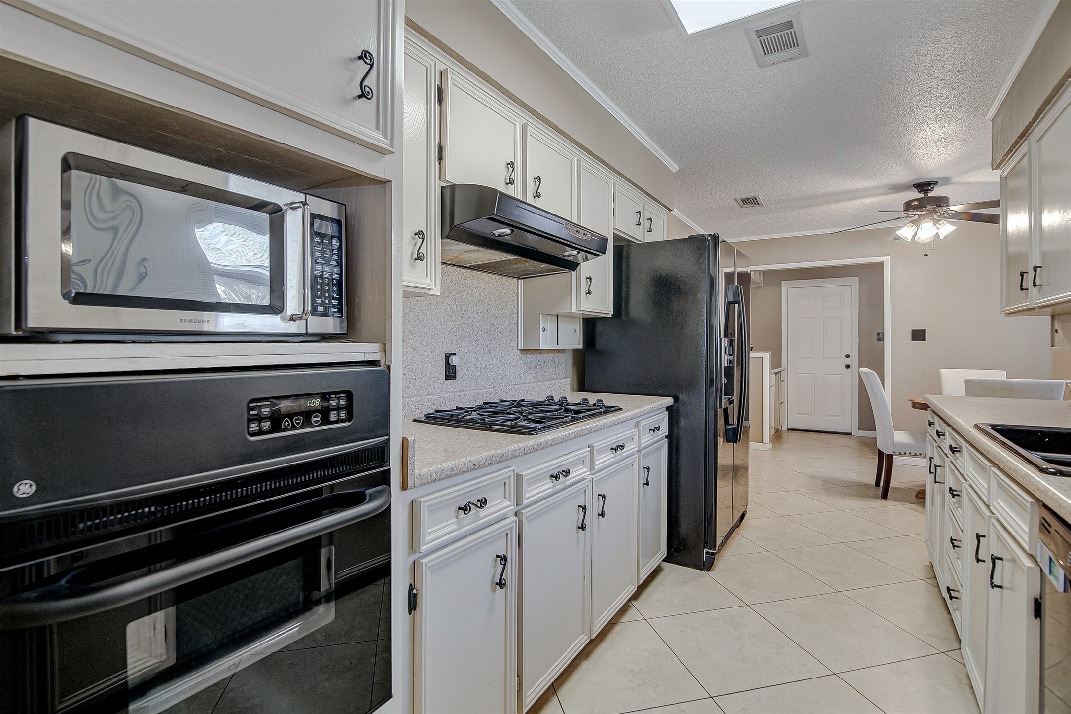 1910 New Castle Court Arlington TX 76013