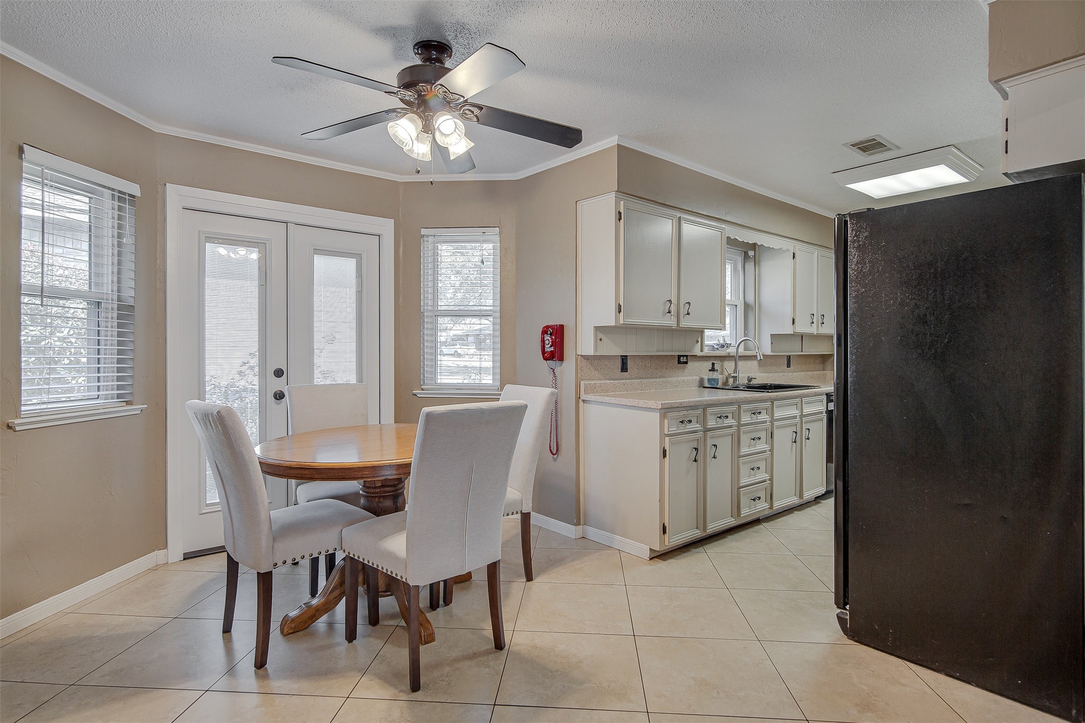 1910 New Castle Court Arlington TX 76013
