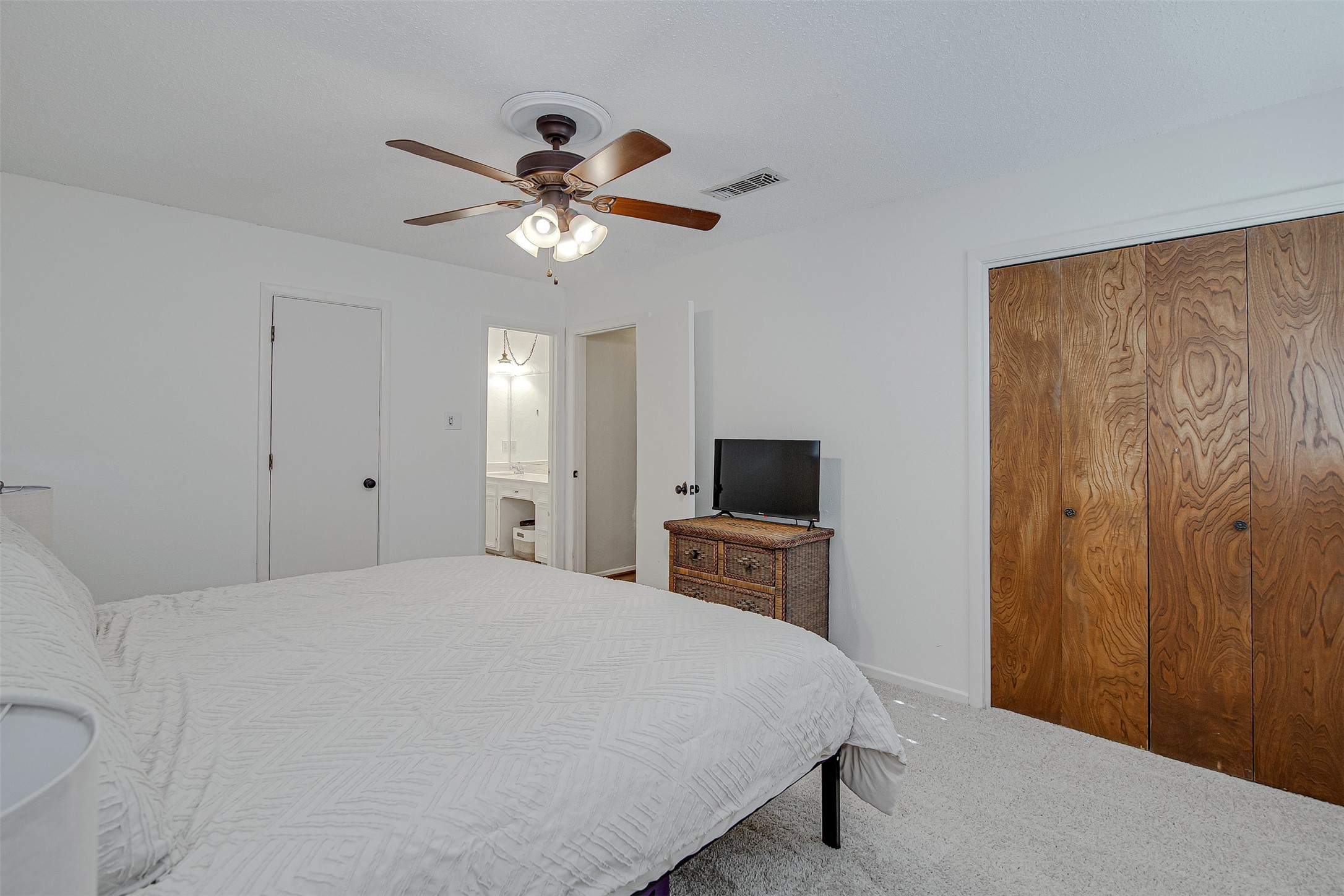 1910 New Castle Court Arlington TX 76013