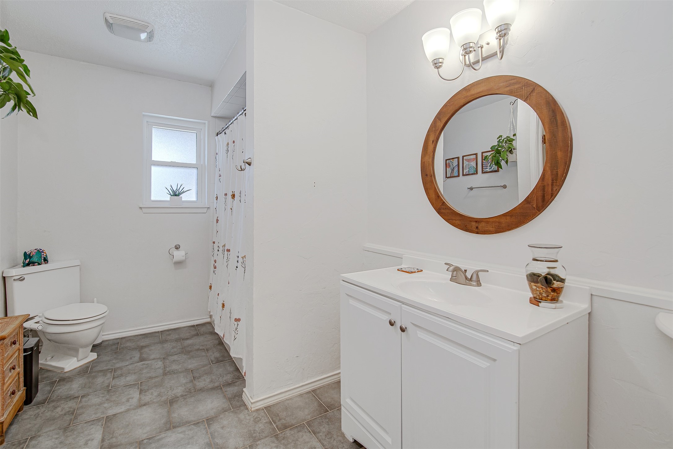 1910 New Castle Court Arlington TX 76013