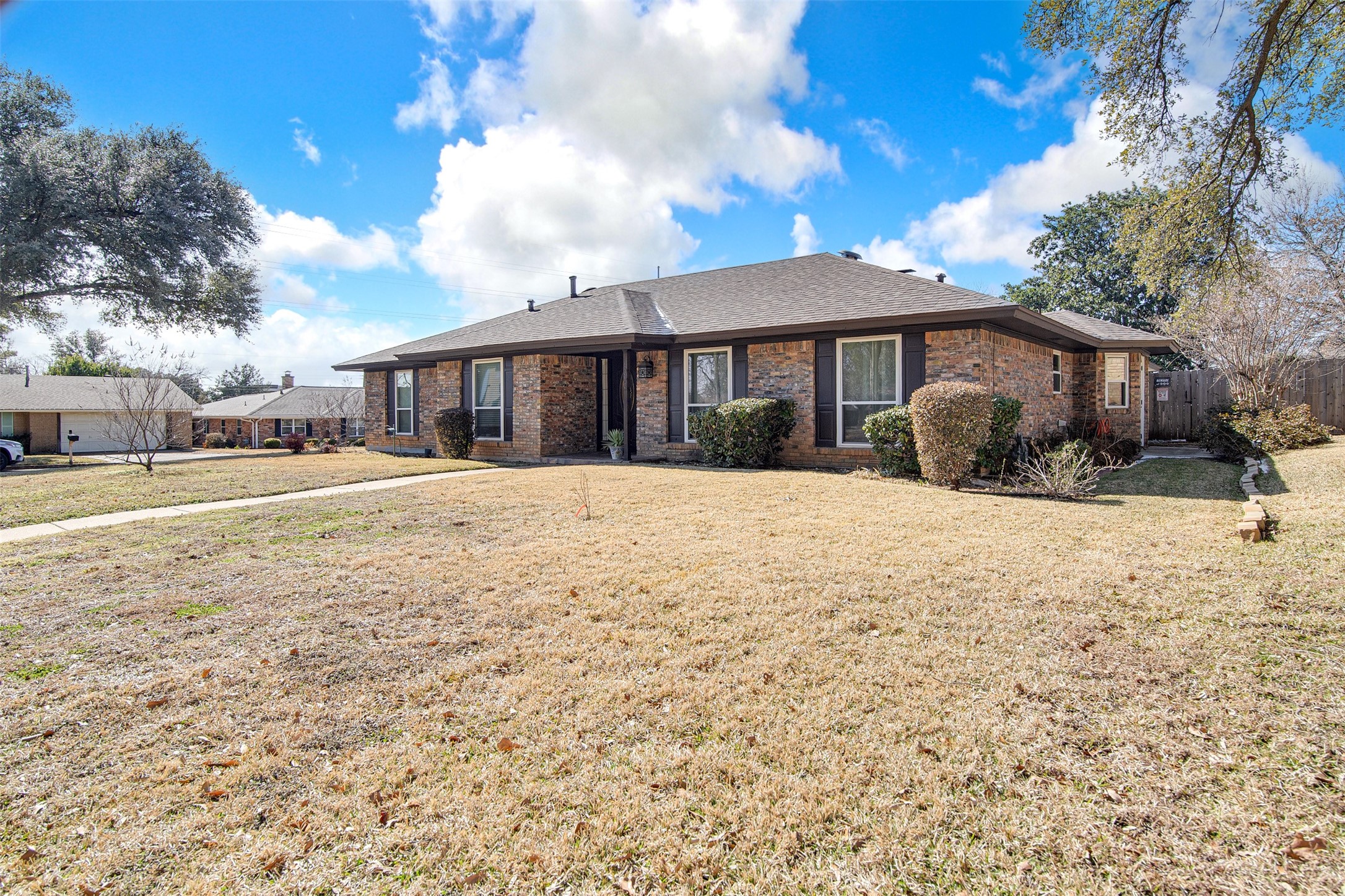 1910 New Castle Court Arlington TX 76013