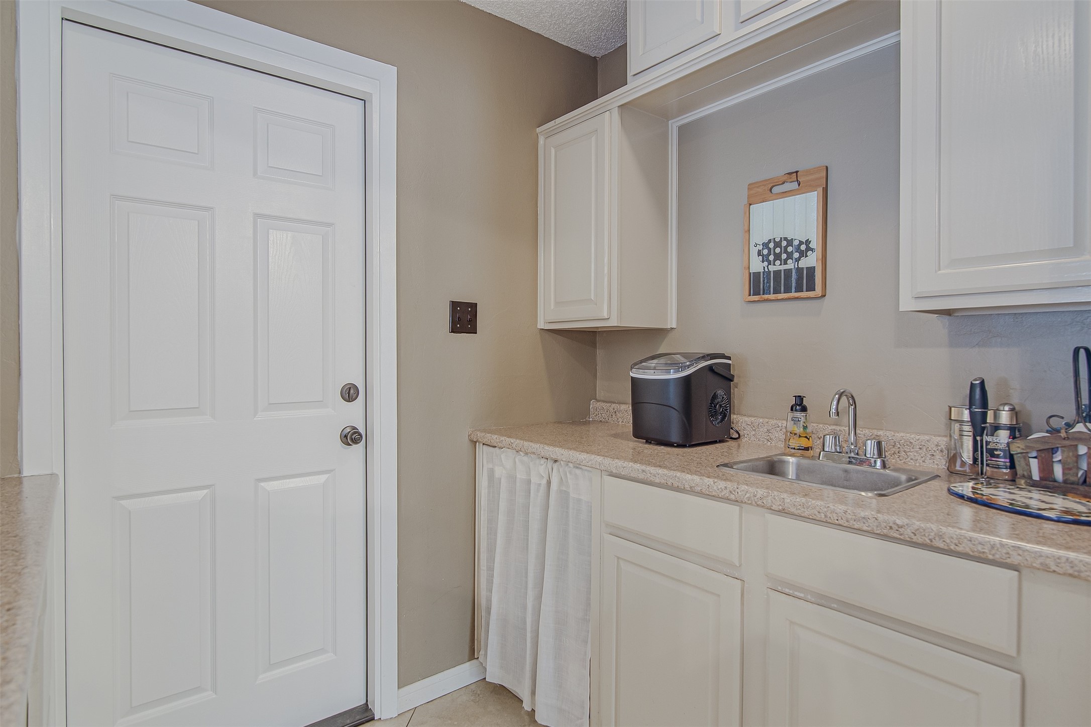 1910 New Castle Court Arlington TX 76013