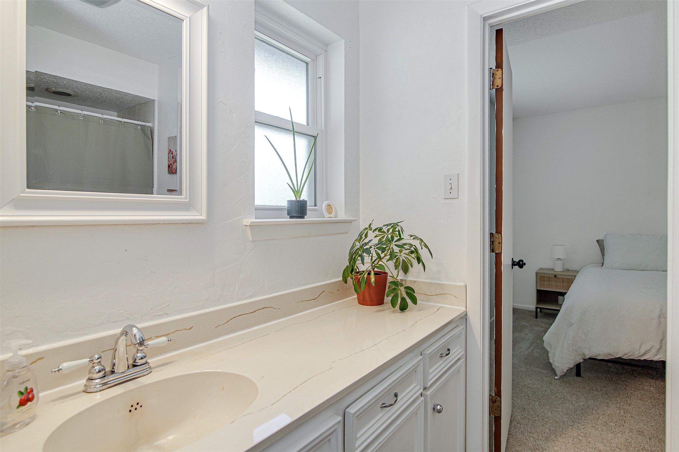 1910 New Castle Court Arlington TX 76013