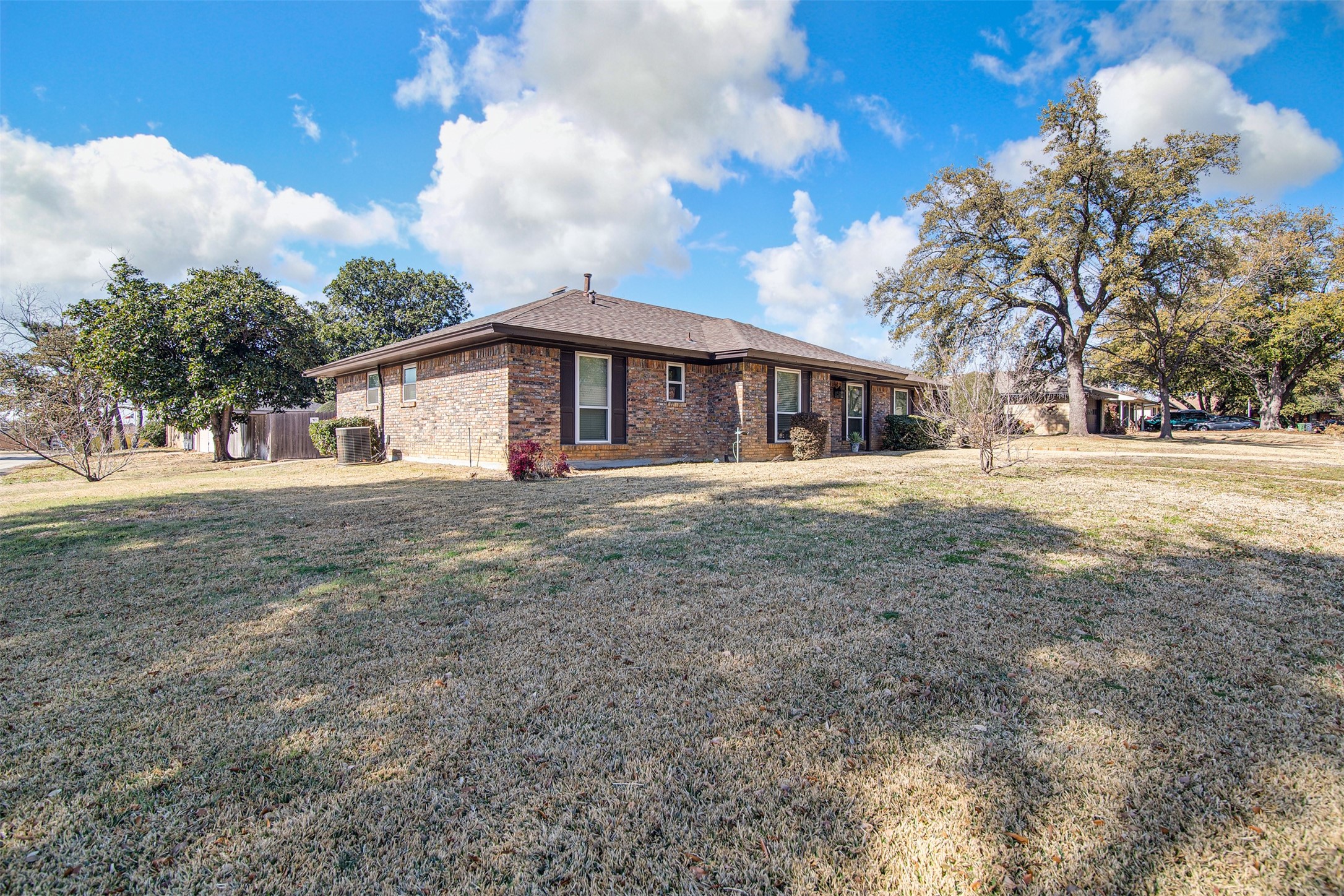 1910 New Castle Court Arlington TX 76013