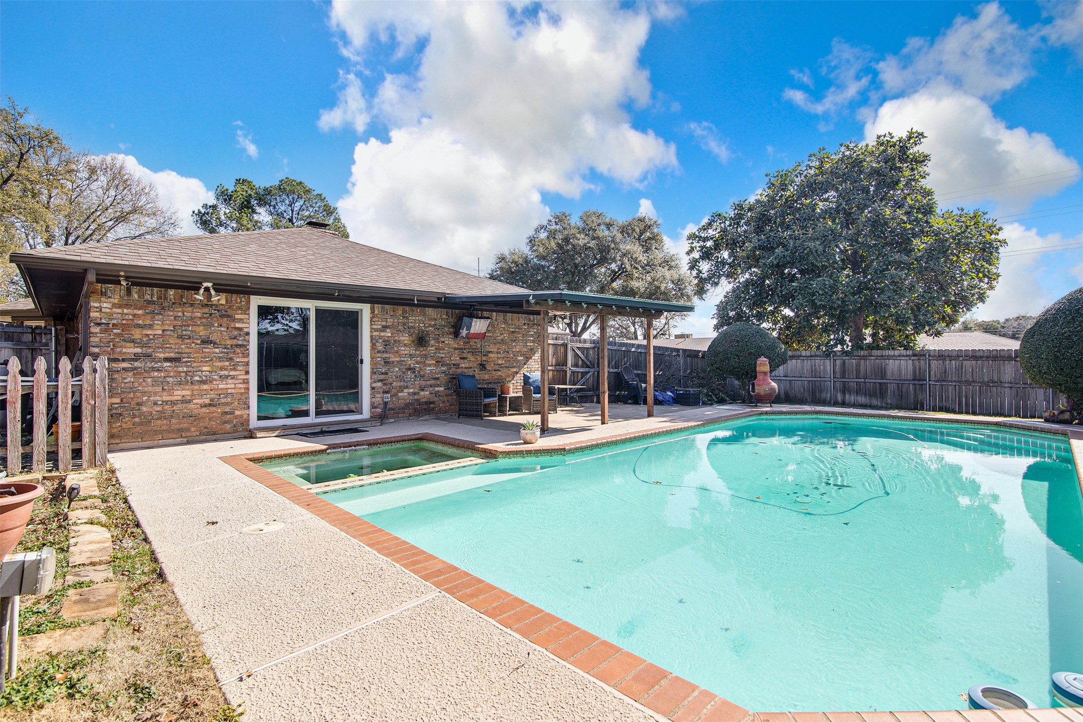 1910 New Castle Court Arlington TX 76013