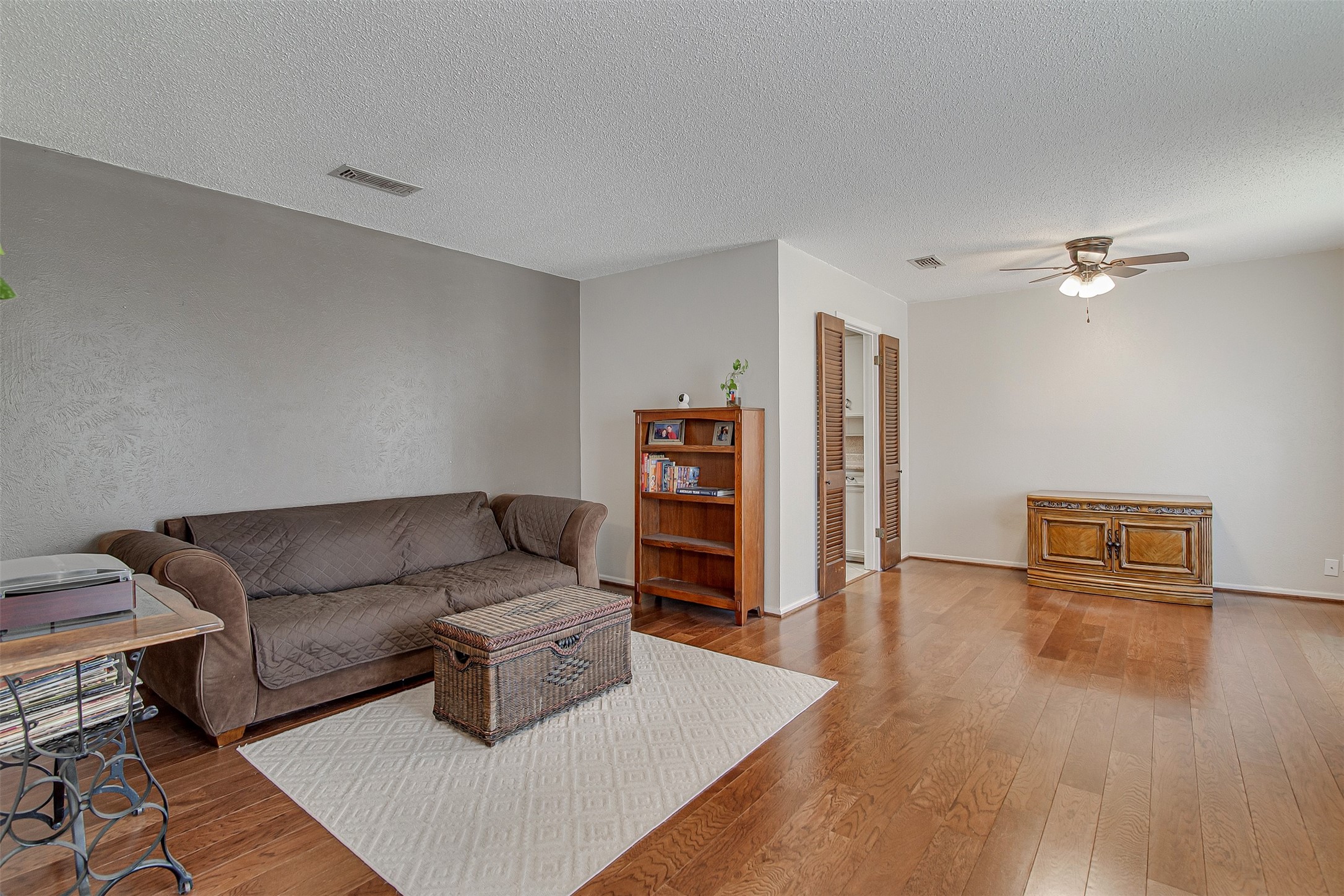 1910 New Castle Court Arlington TX 76013