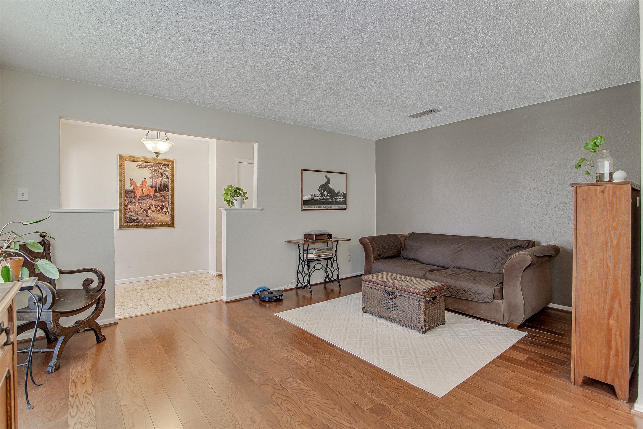 1910 New Castle Court Arlington TX 76013