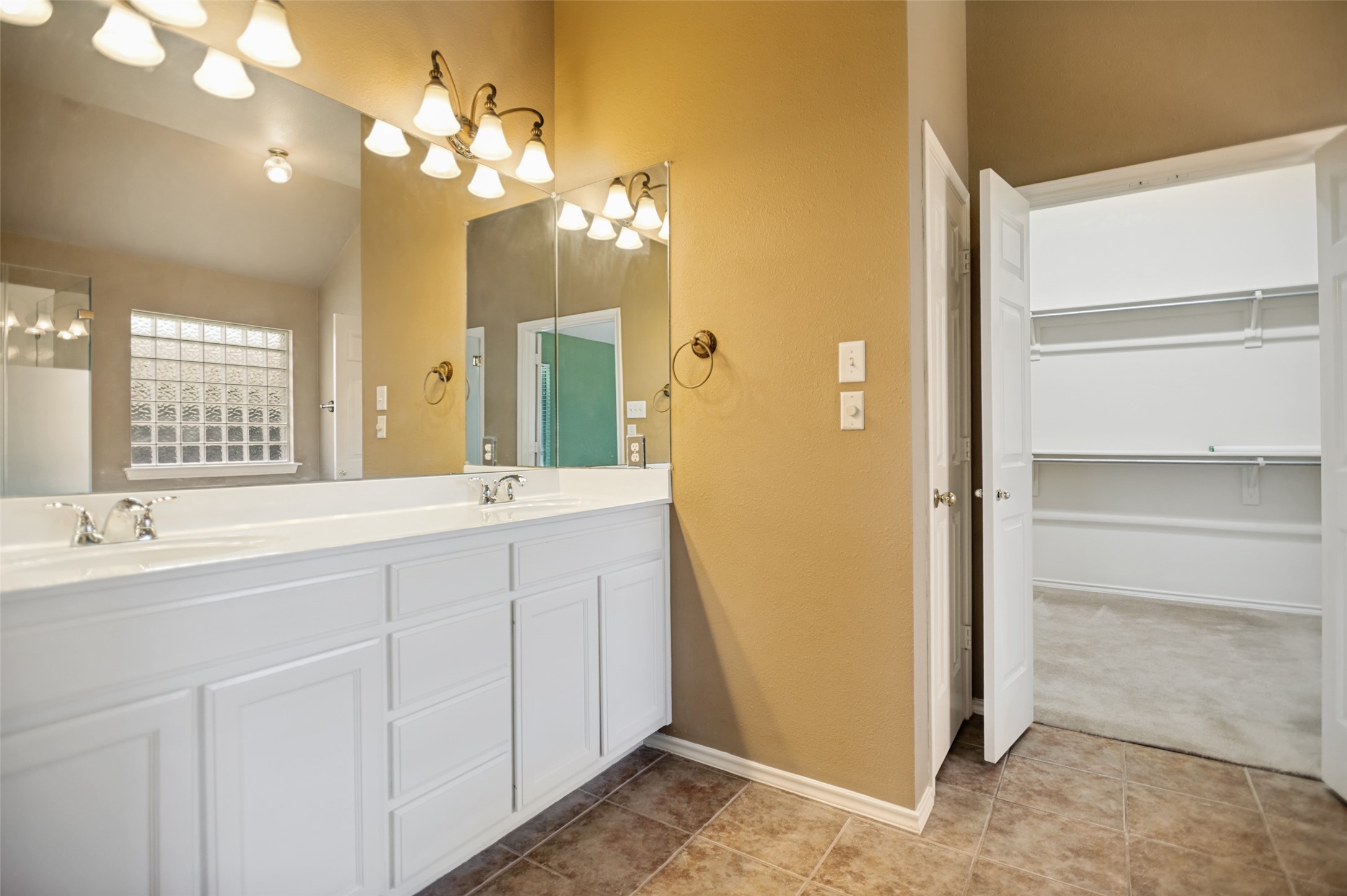 3808 Belton Drive Dallas TX 75287