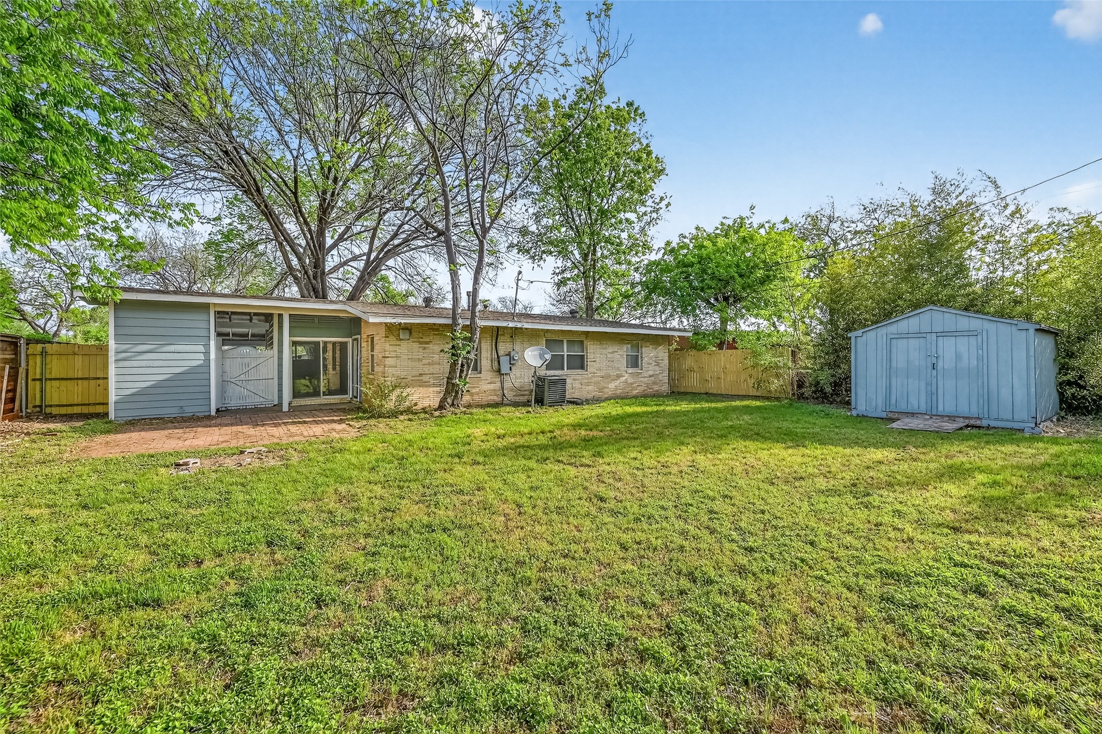 2116 Marilyn Lane Arlington TX 76010