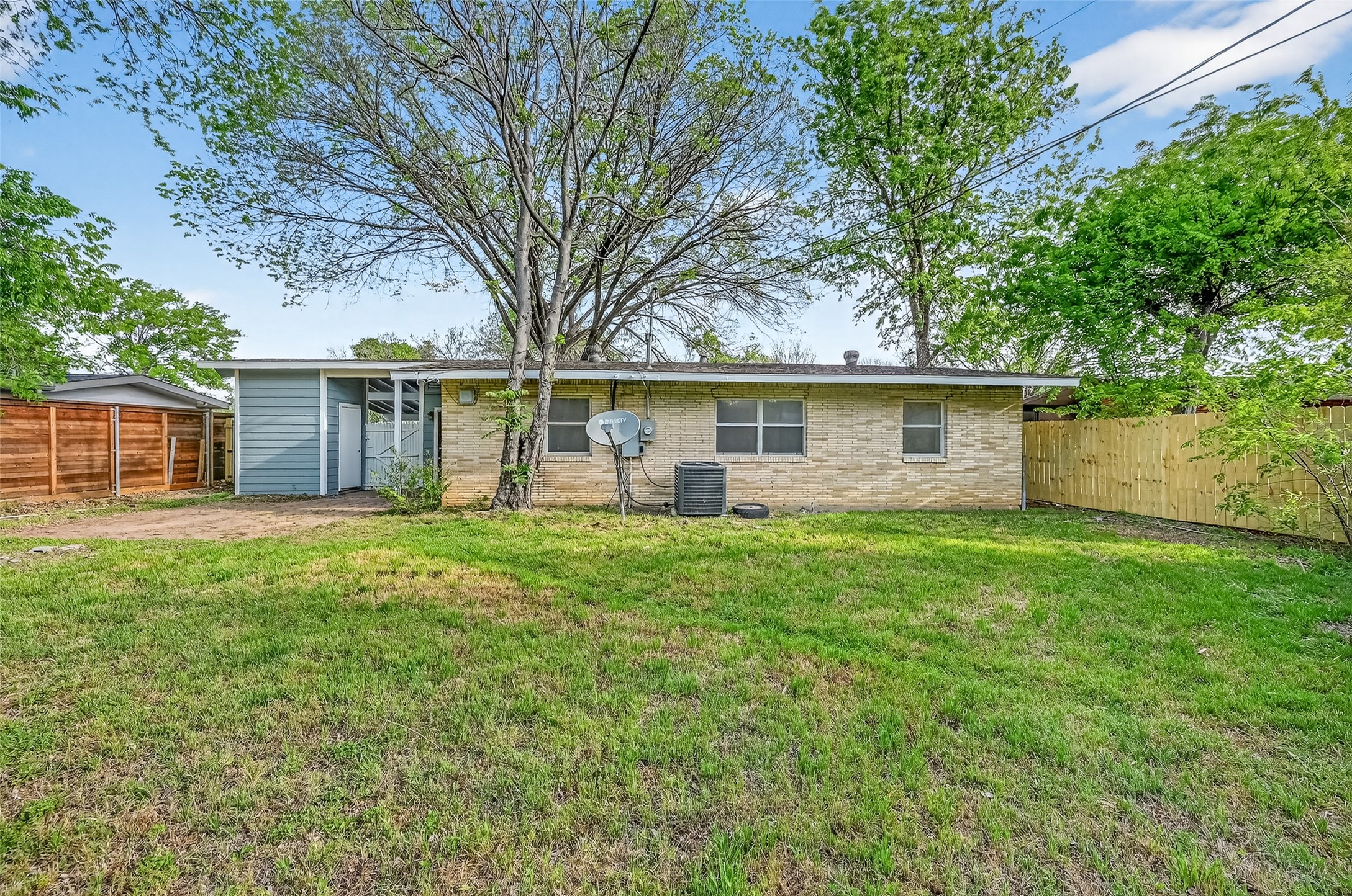 2116 Marilyn Lane Arlington TX 76010