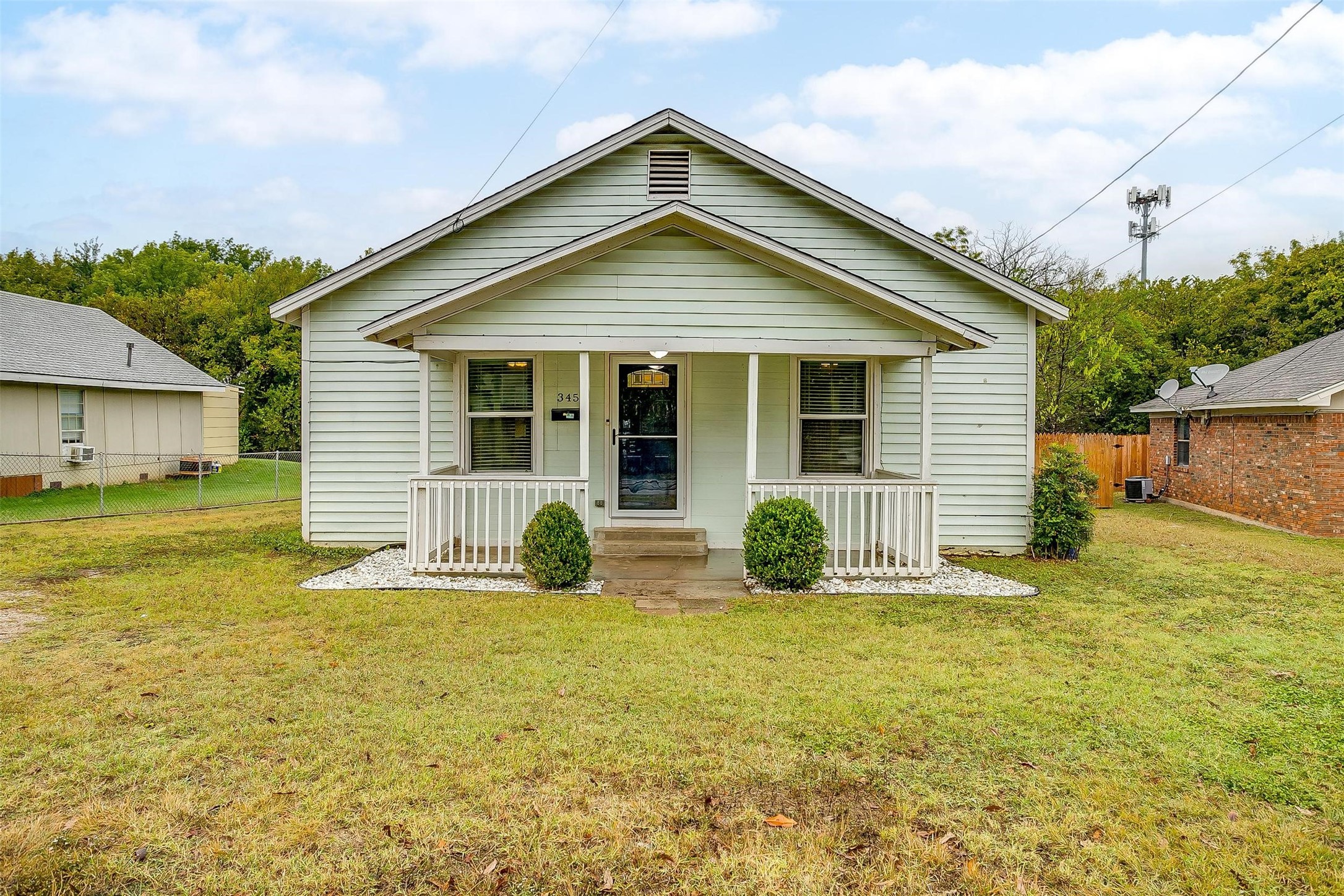 345 N Field Burleson TX 76028