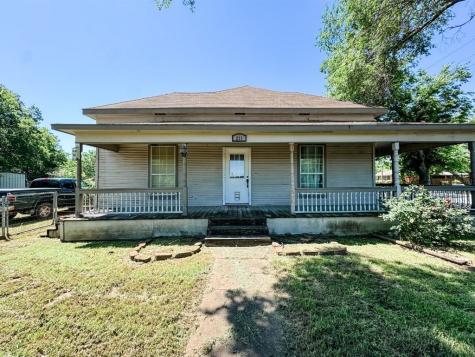 211 W Saunders Street Trenton TX 75490
