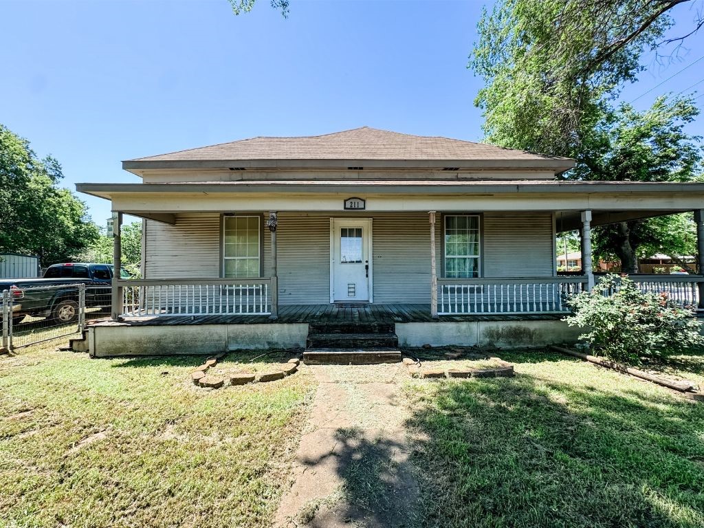 211 W Saunders Street Trenton TX 75490