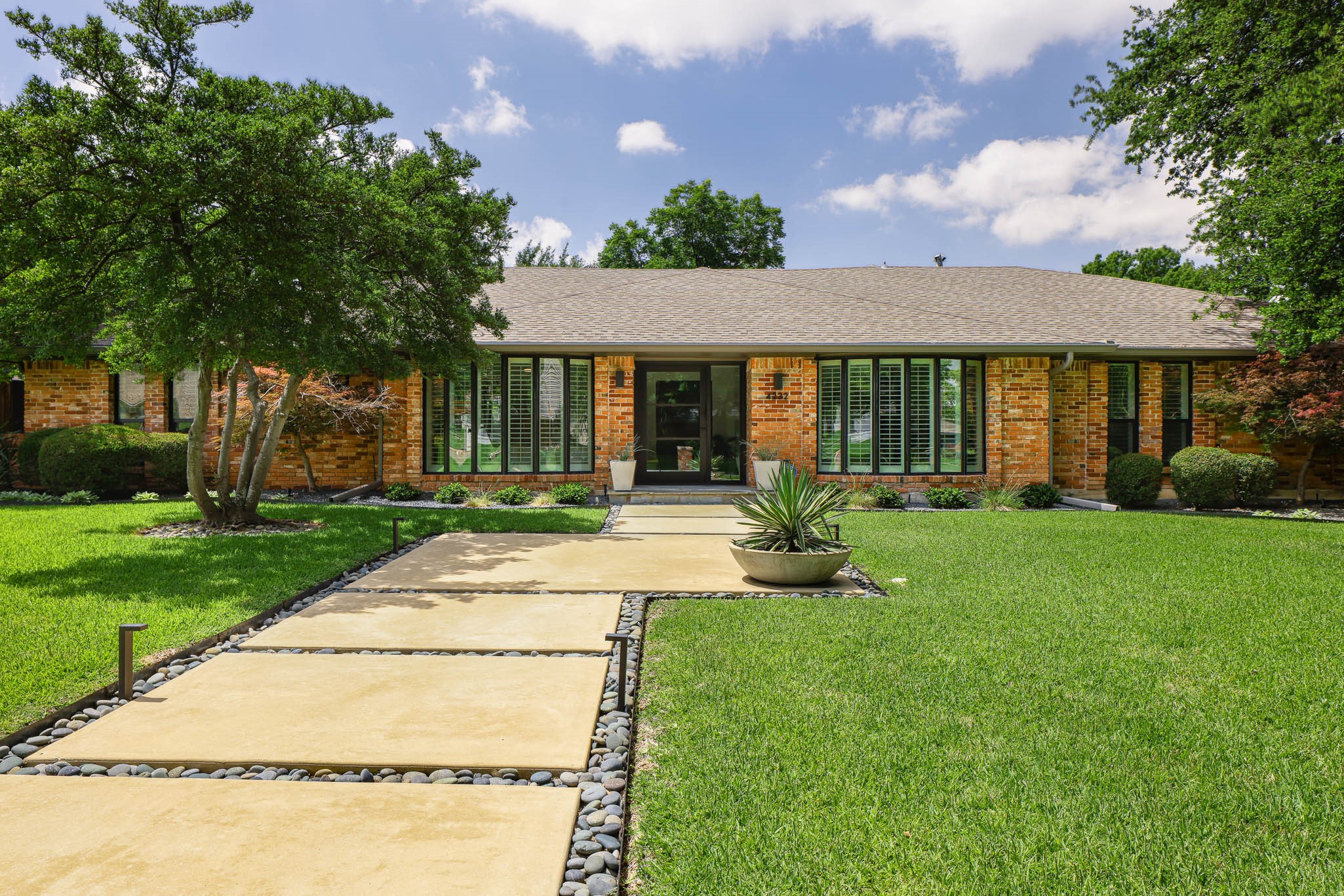 4232 Meadowdale Lane Dallas TX 75229