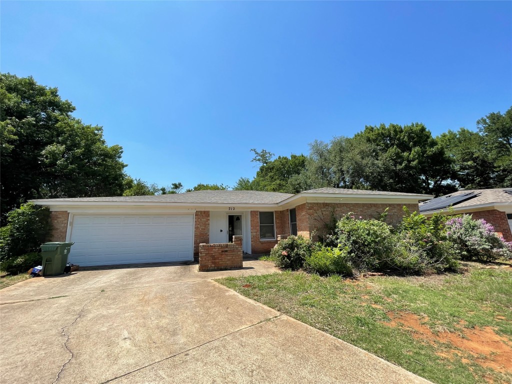 712 Charles Court Arlington TX 76013