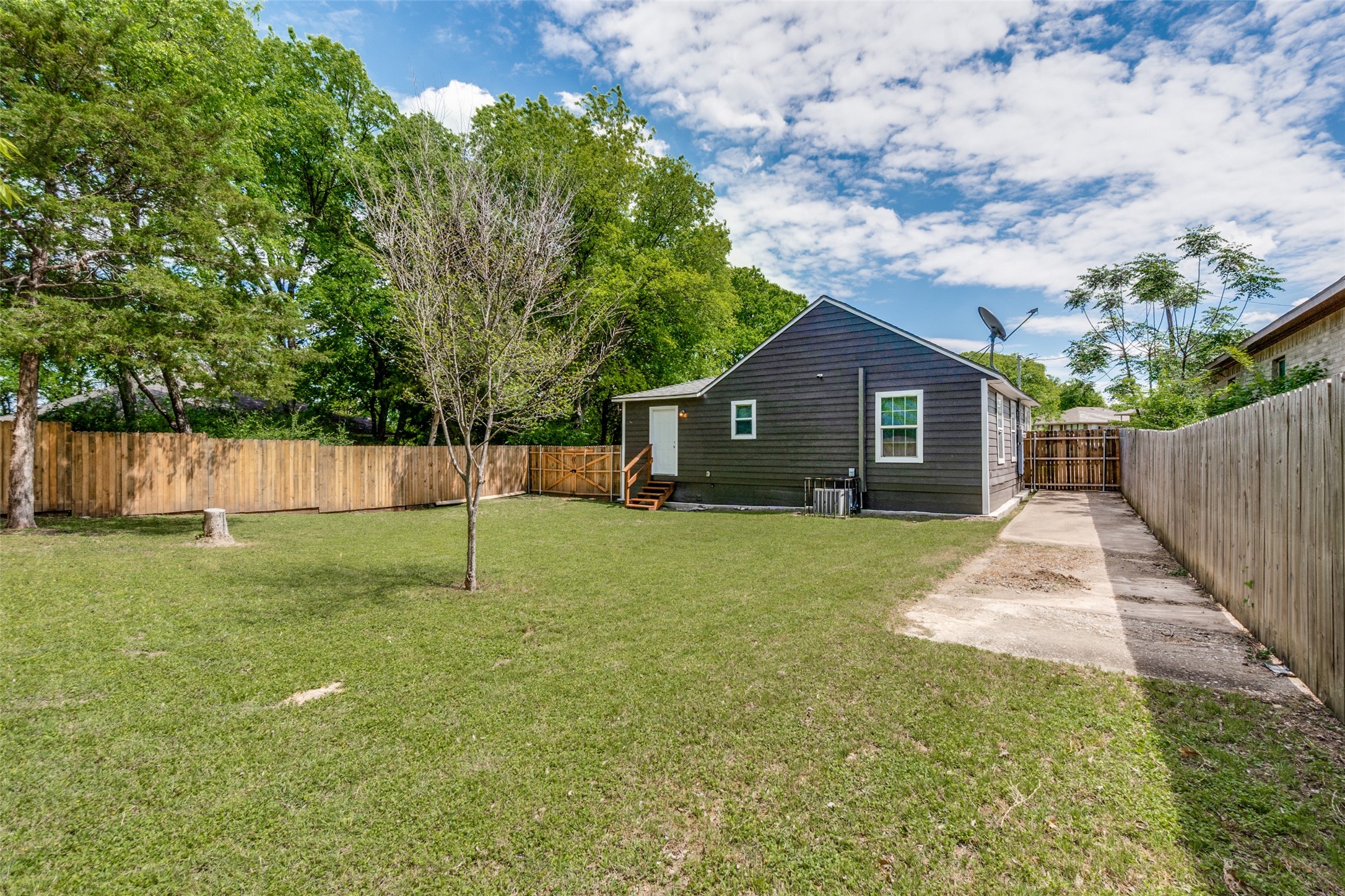 6437 Leana Avenue Dallas TX 75241