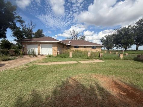 909 Railroad Street Rochester TX 79544