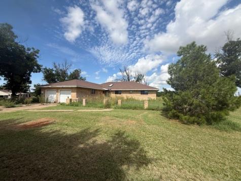 909 Railroad Street Rochester TX 79544