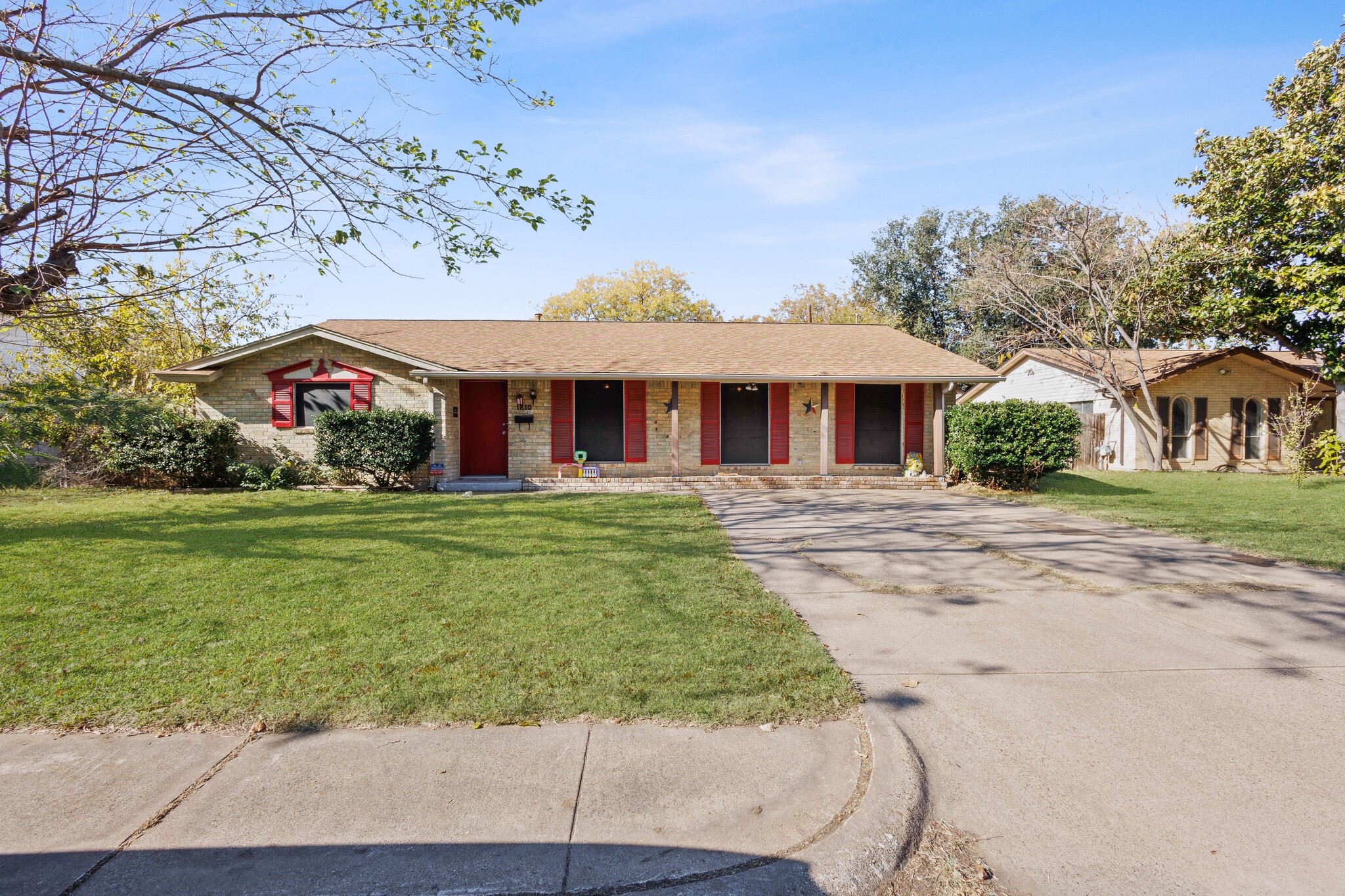 1810 SE 4th Street Grand Prairie TX 75051
