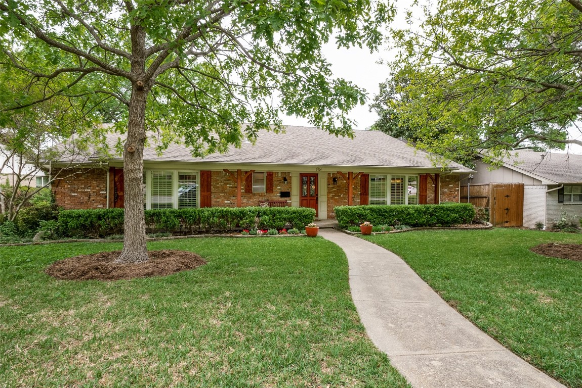 9524 Crestedge Drive Dallas TX 75238