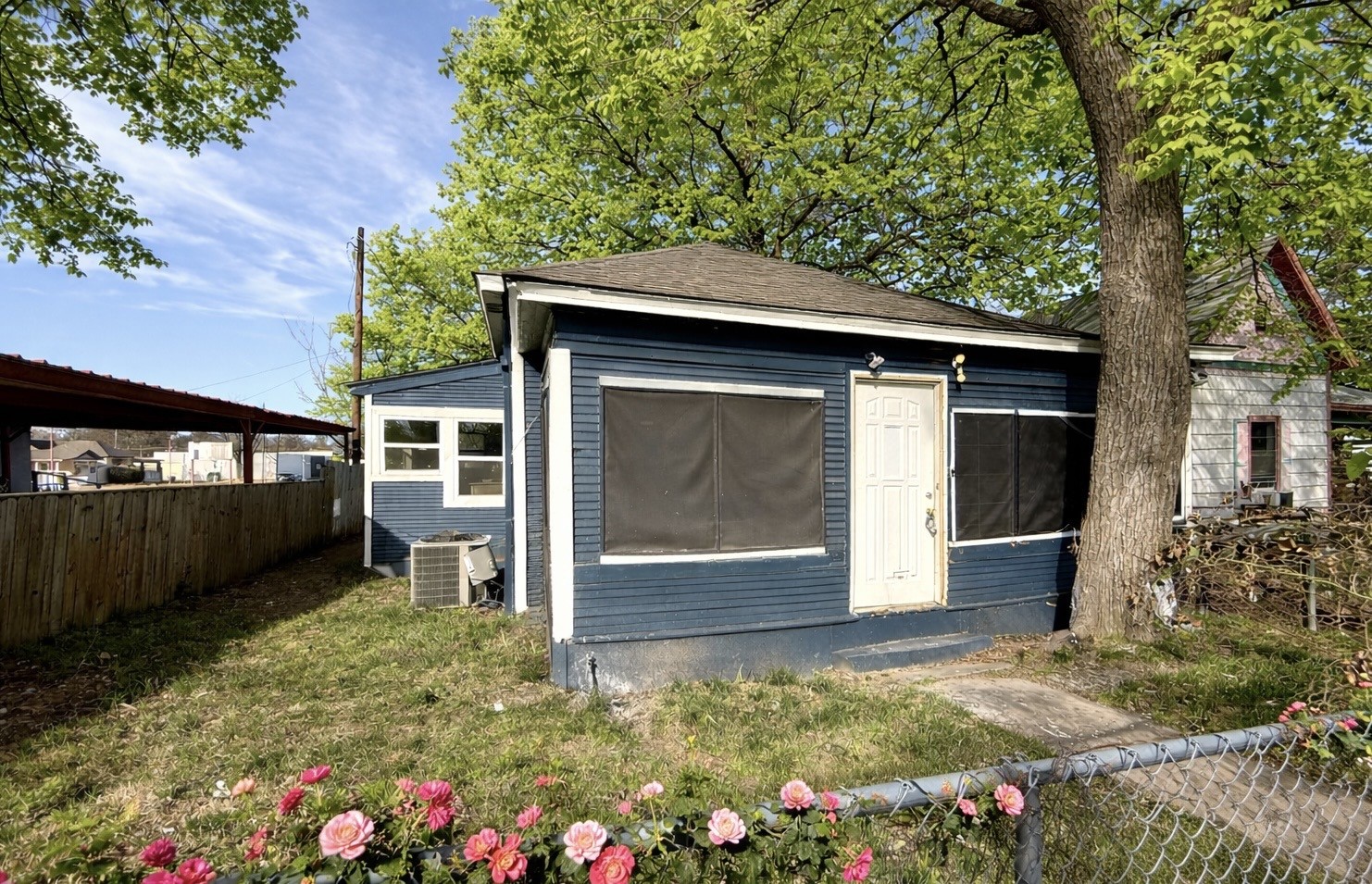 727 W Day Street Denison TX 75020