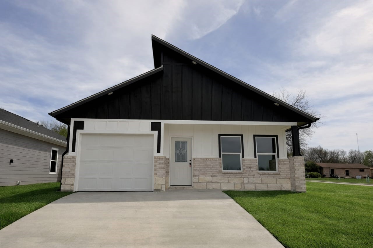 2609 Carver Street Greenville TX 75401