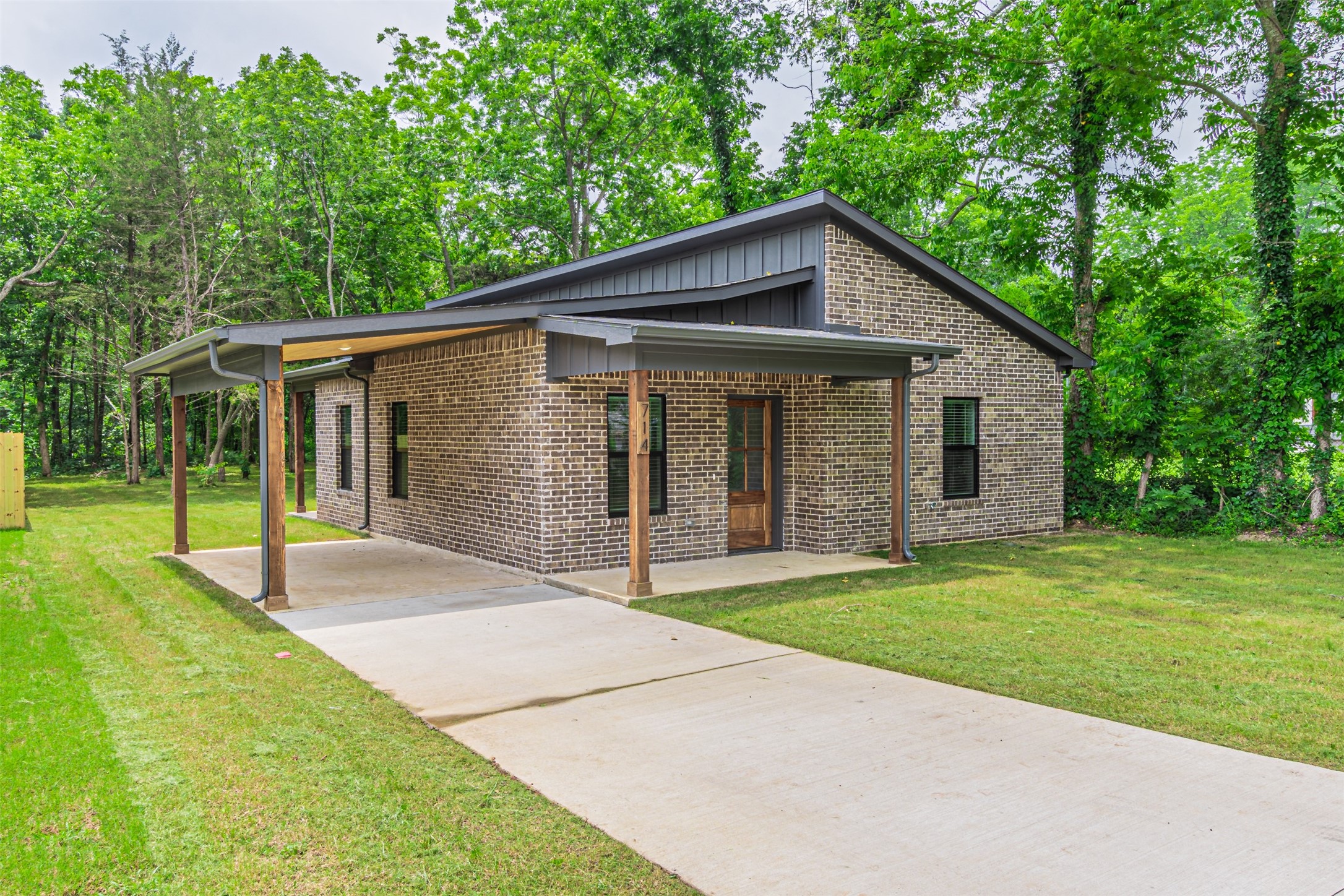 714 E Crawford Street Denison TX 75021