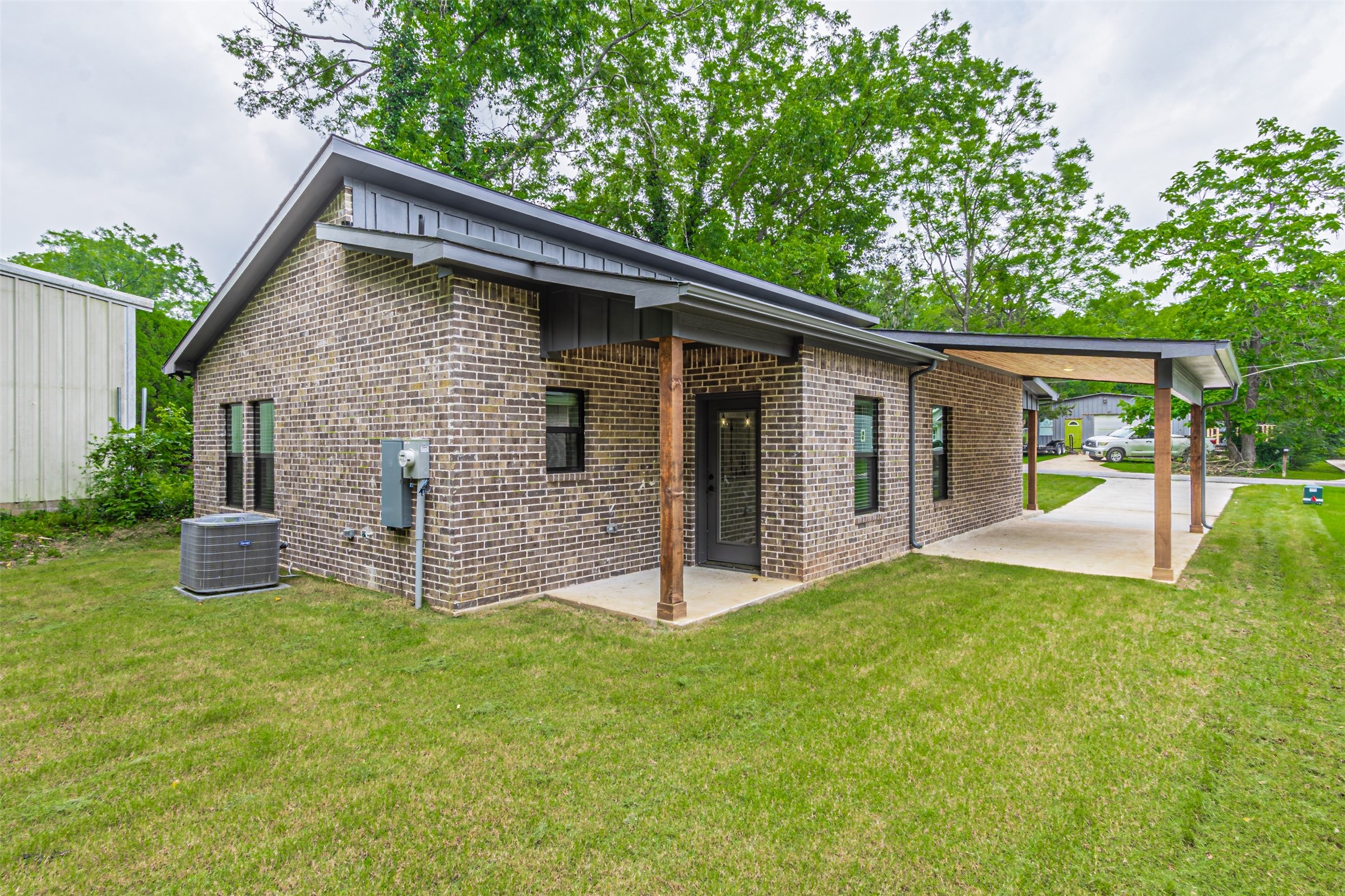 714 E Crawford Street Denison TX 75021