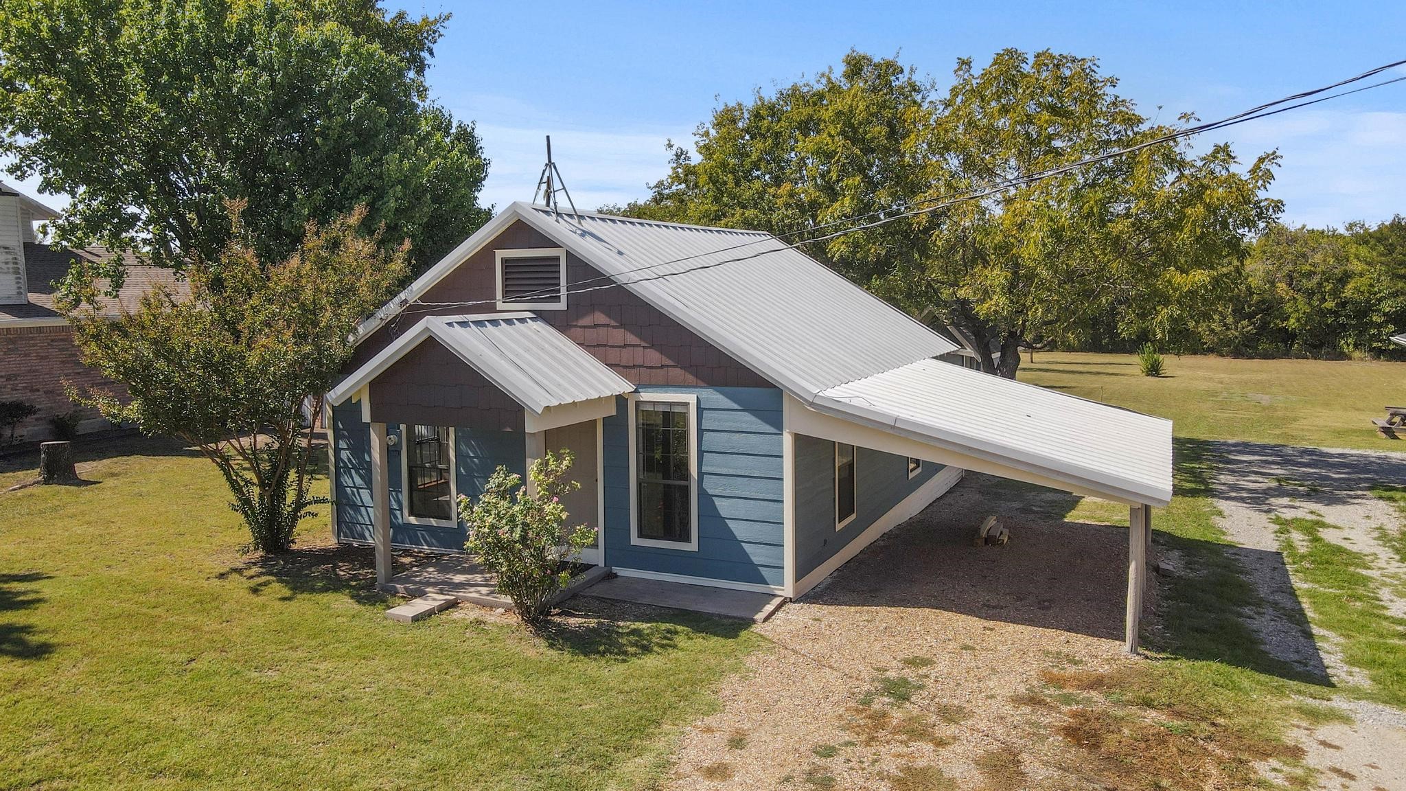 1005 N Oak Street Leonard TX 75452