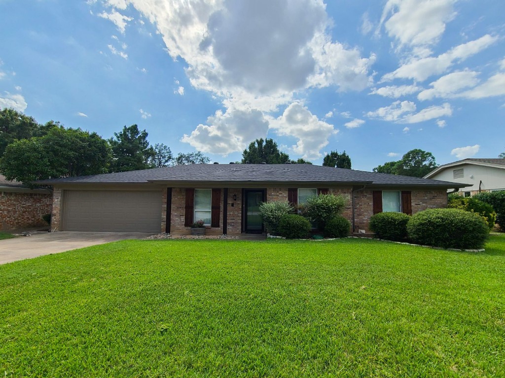 2025 Briar Trail Hurst TX 76054