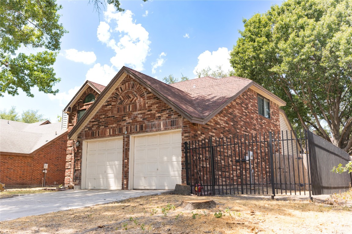 2422 Warrington Drive Grand Prairie TX 75052