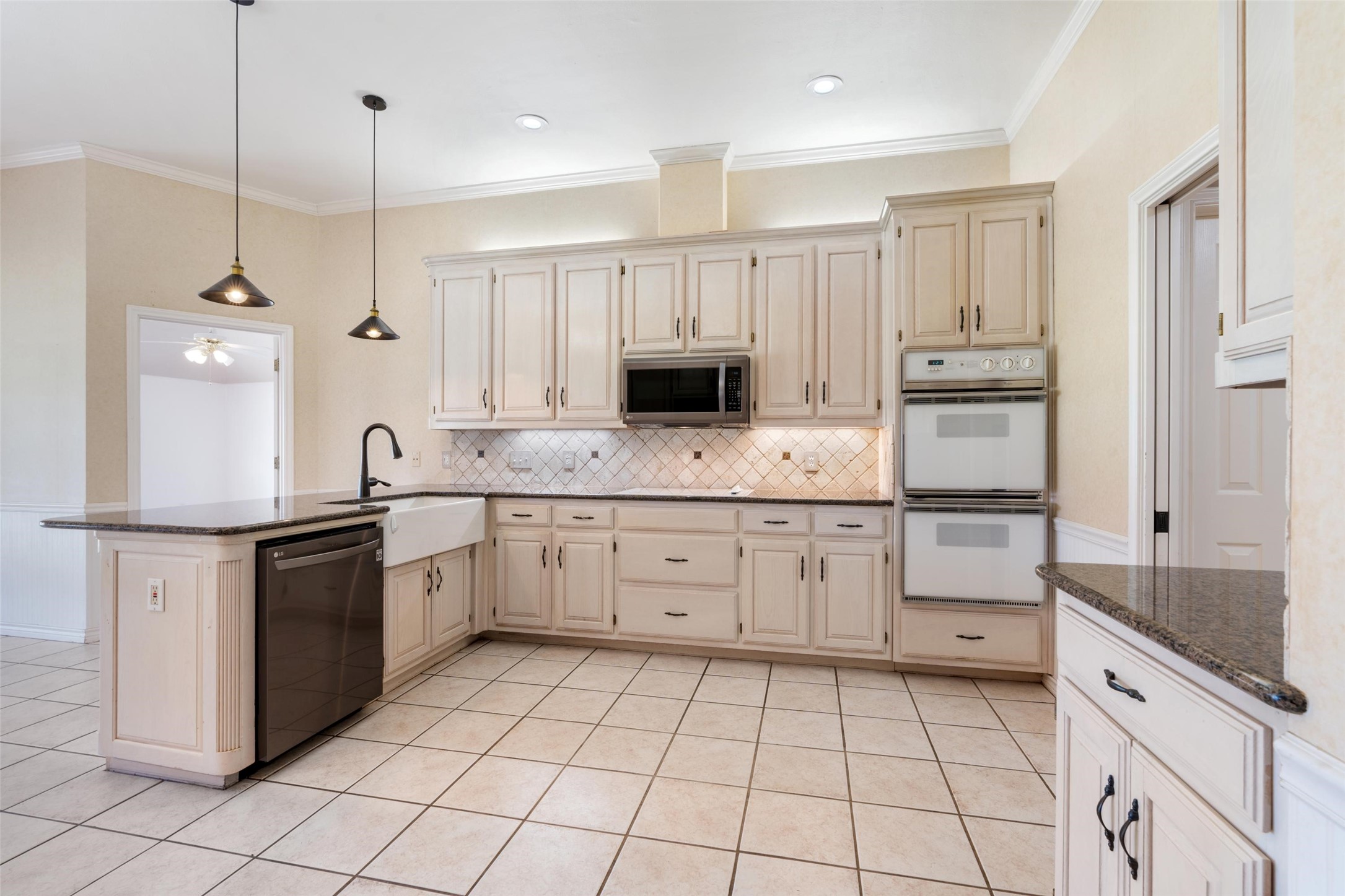 8908 Woodlawn Drive Granbury TX 76049