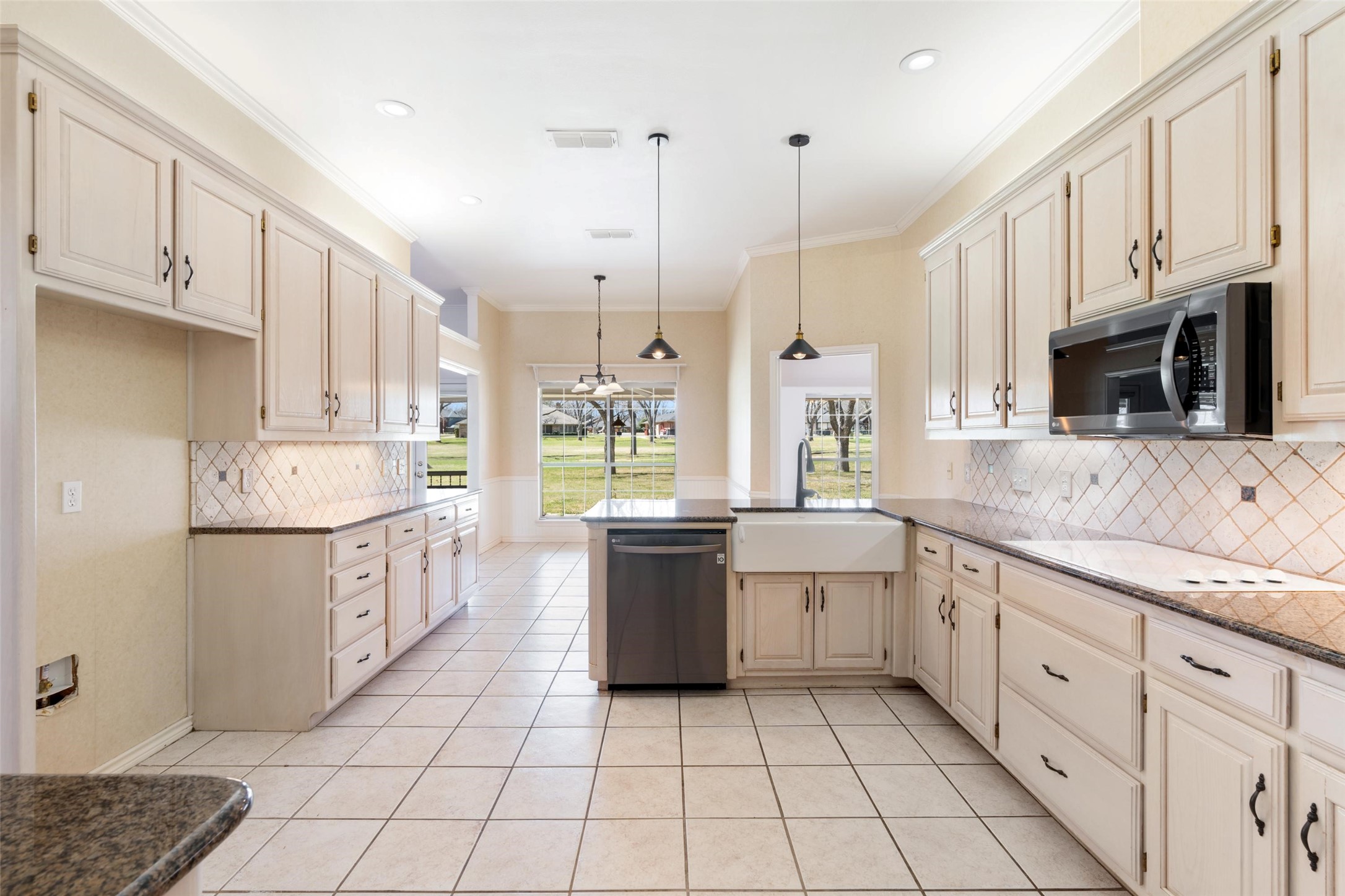 8908 Woodlawn Drive Granbury TX 76049