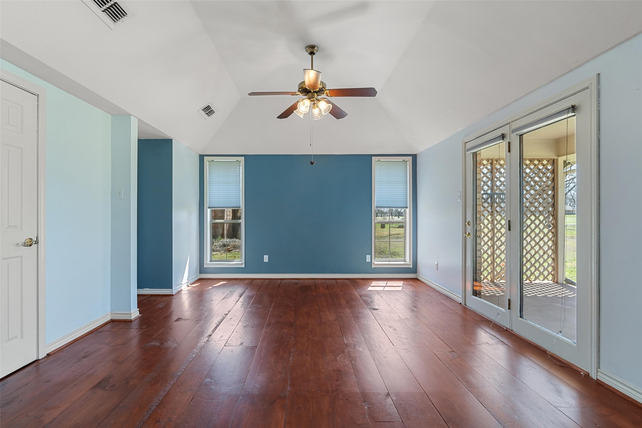 8908 Woodlawn Drive Granbury TX 76049