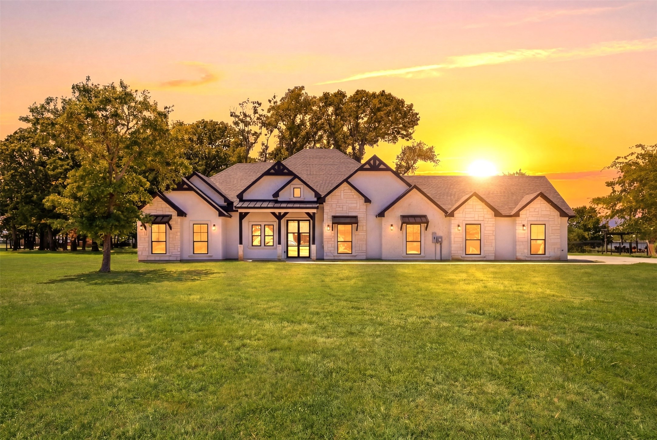 1055 Hidden Oaks Drive Wills Point TX 75169