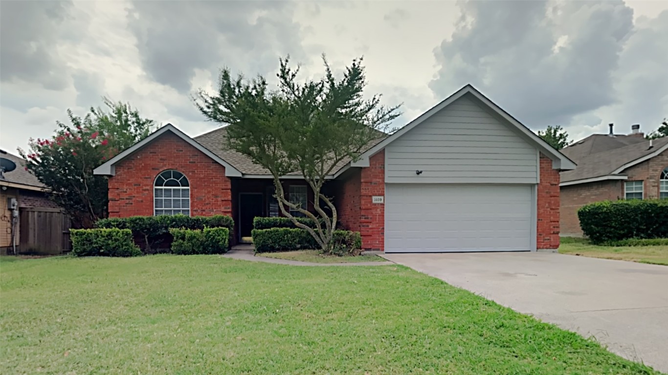1409 Mockingbird Lane Desoto TX 75115